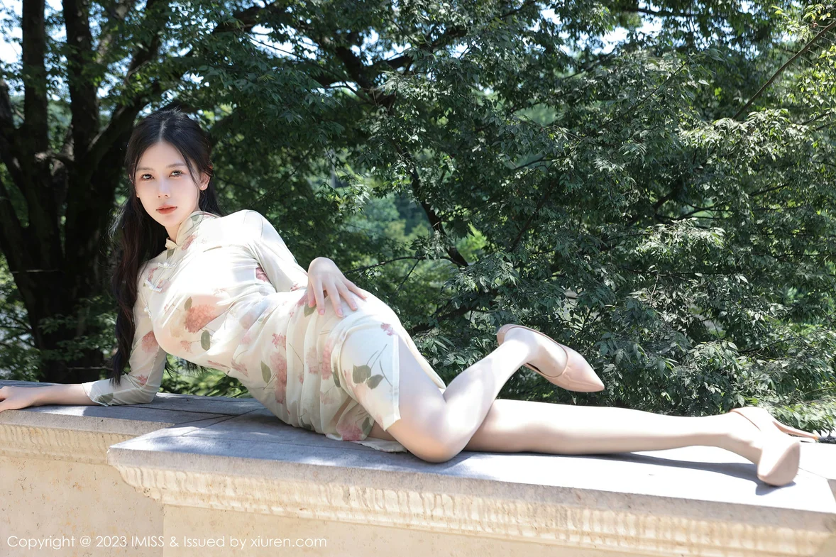 XiuRen 秀人 No.7168 尹甜甜 米色旗袍性感写真 [47P]