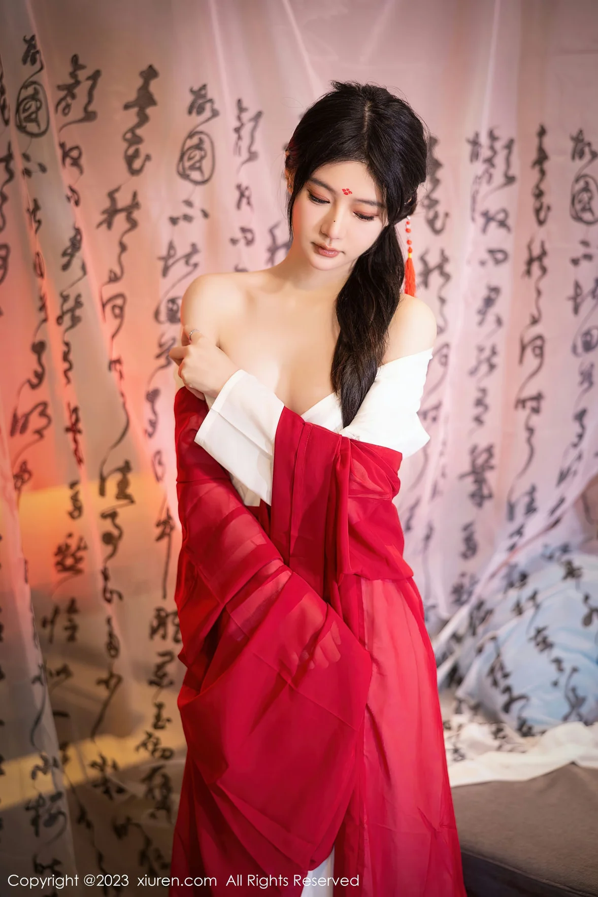 XiuRen 秀人 No.7192 幼幼 红色古装性感写真 [93P]