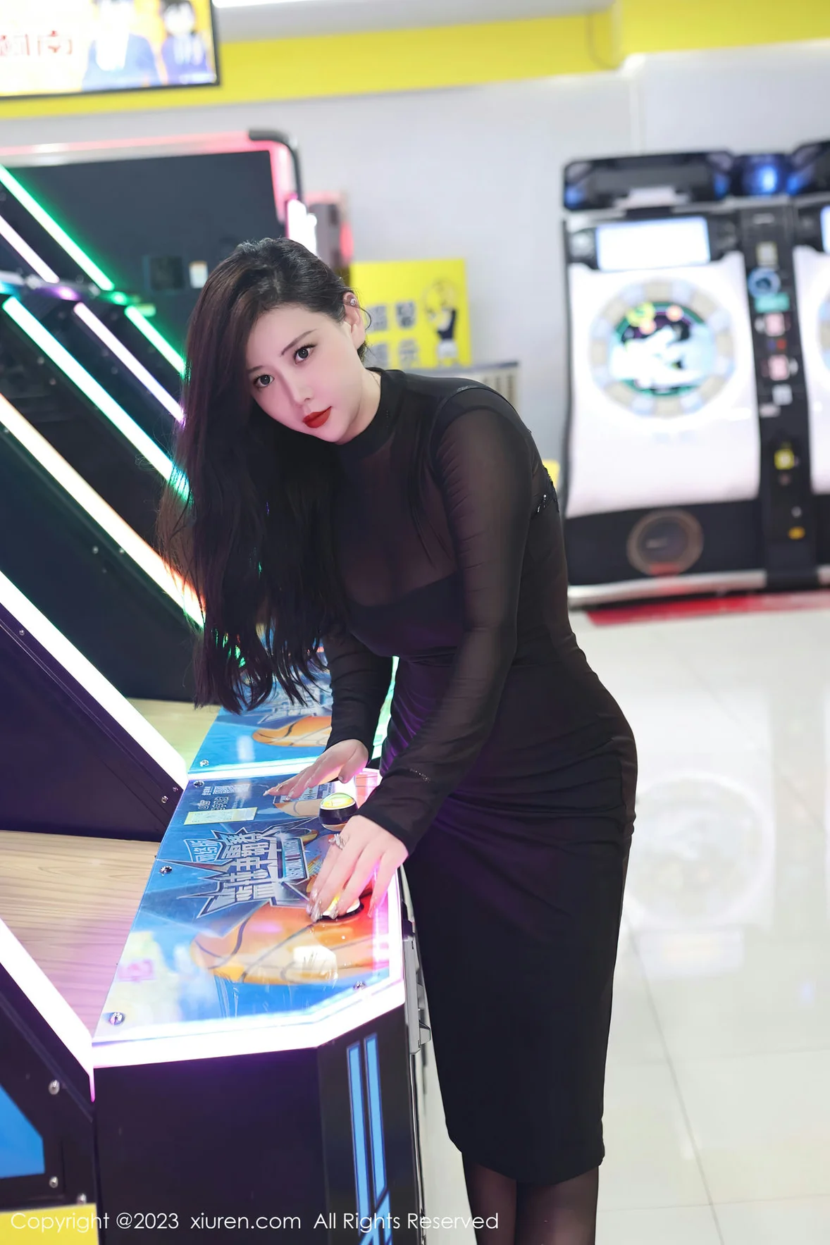 XiuRen 秀人 No.7230 王婉悠Queen 电玩城黑色薄纱性感写真 [72P]