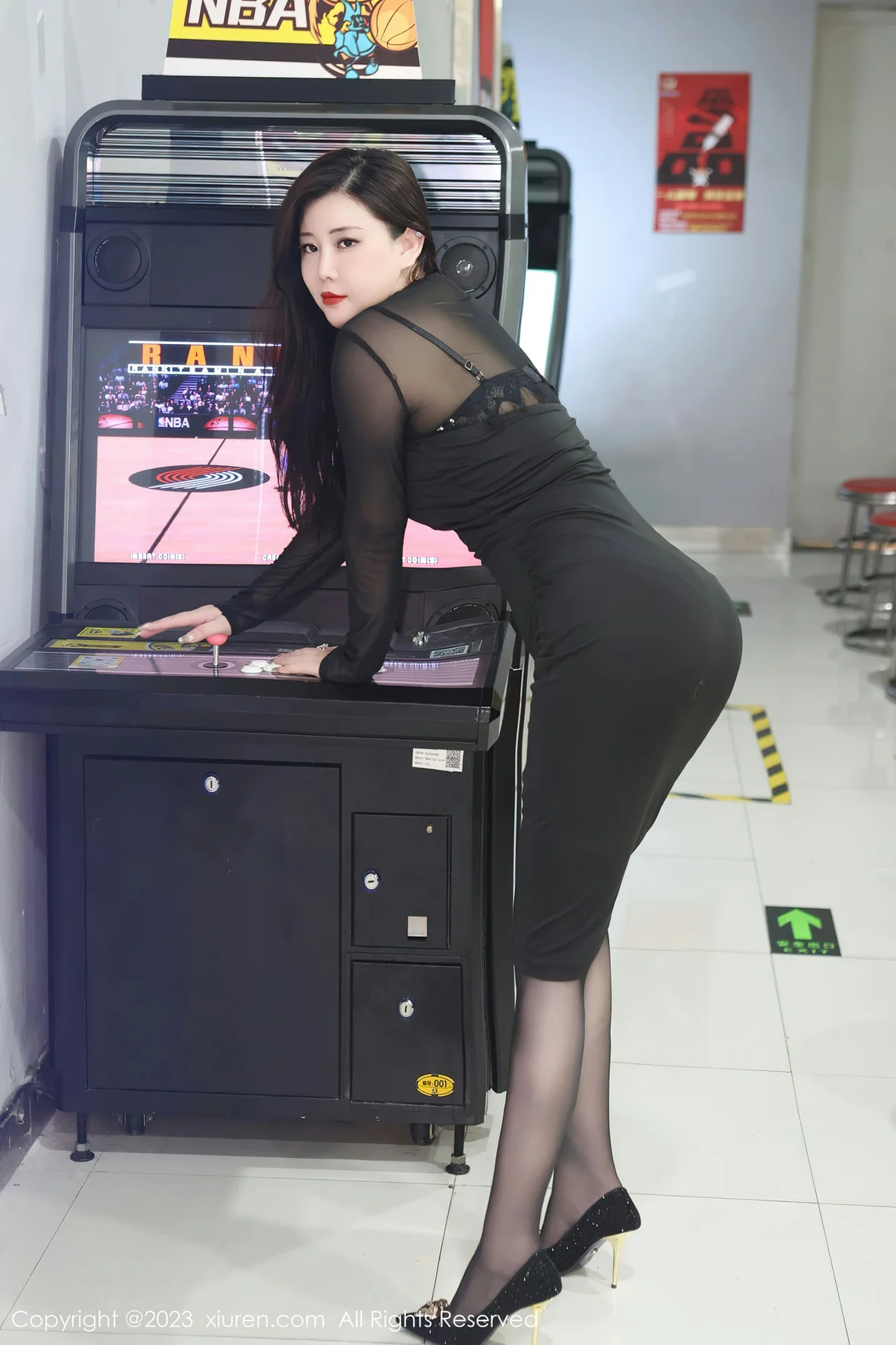 XiuRen 秀人 No.7230 王婉悠Queen 电玩城黑色薄纱性感写真 [72P]