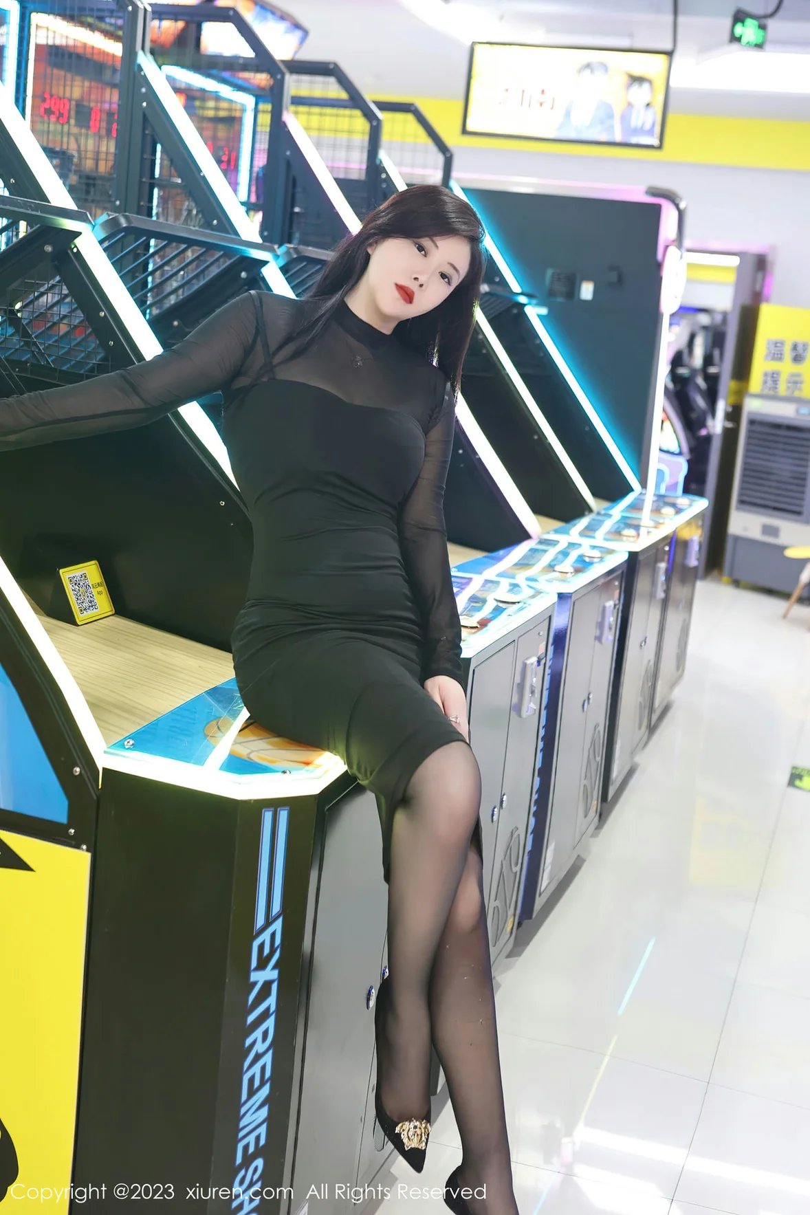 XiuRen 秀人 No.7230 王婉悠Queen 电玩城黑色薄纱性感写真 [72P]