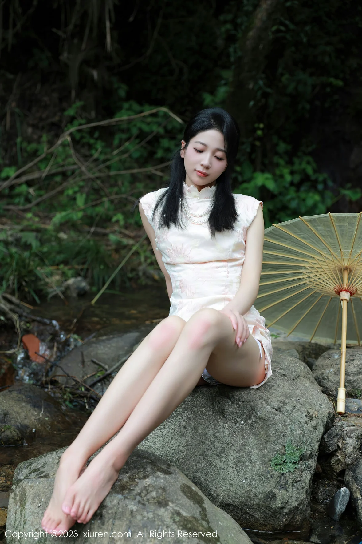 XiuRen 秀人 No.7234 糖豆sisi 户外溪边白色旗袍服饰 [61P]