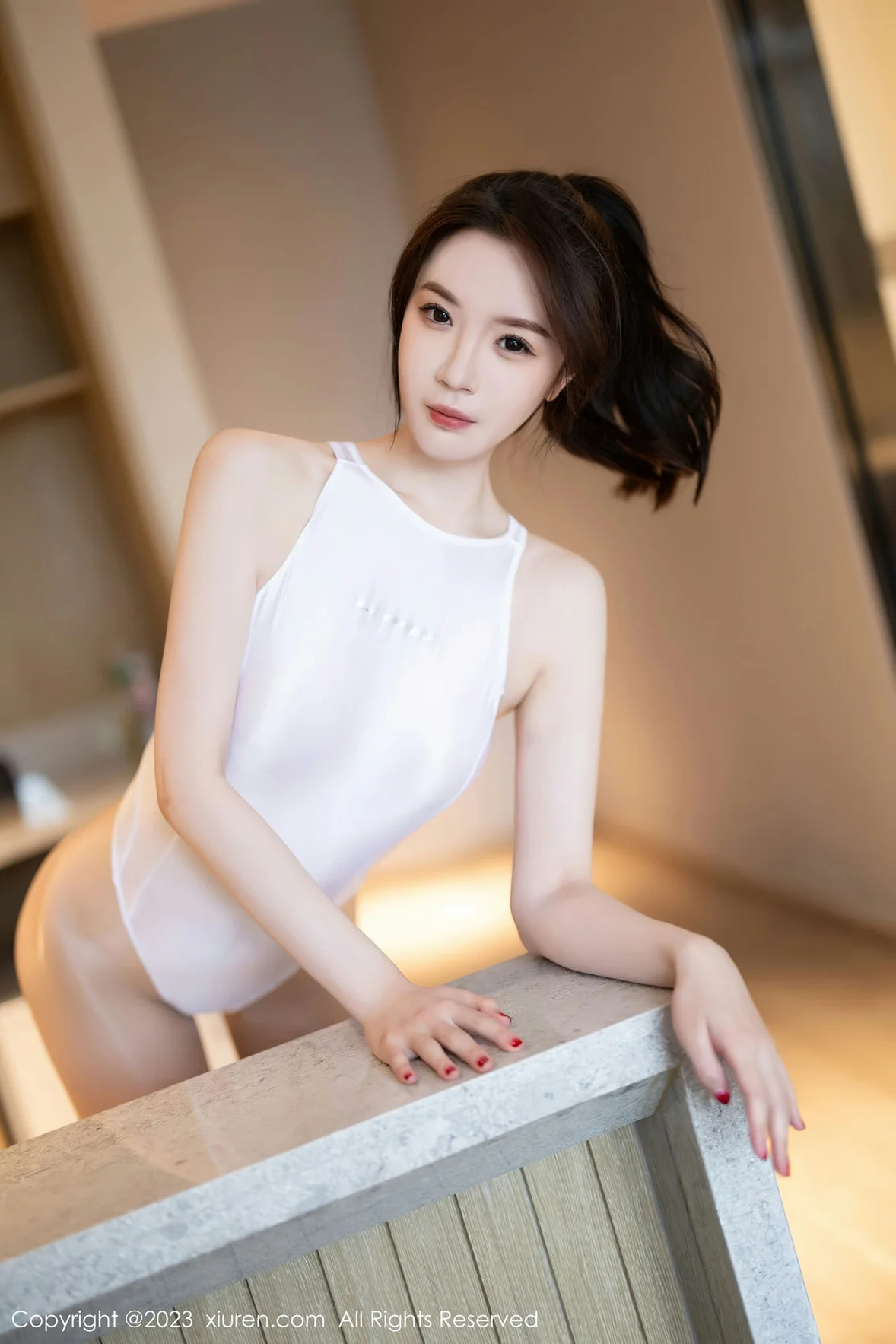 XiuRen 秀人 No.7247 梦心玥 白色高开叉安吉旅拍 [89P]