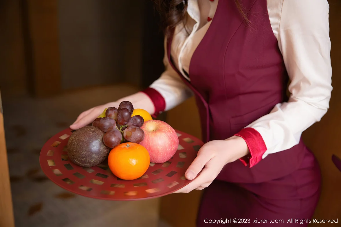 XiuRen 秀人 No.7255 是小逗逗 制服诱惑性感写真 [81P]