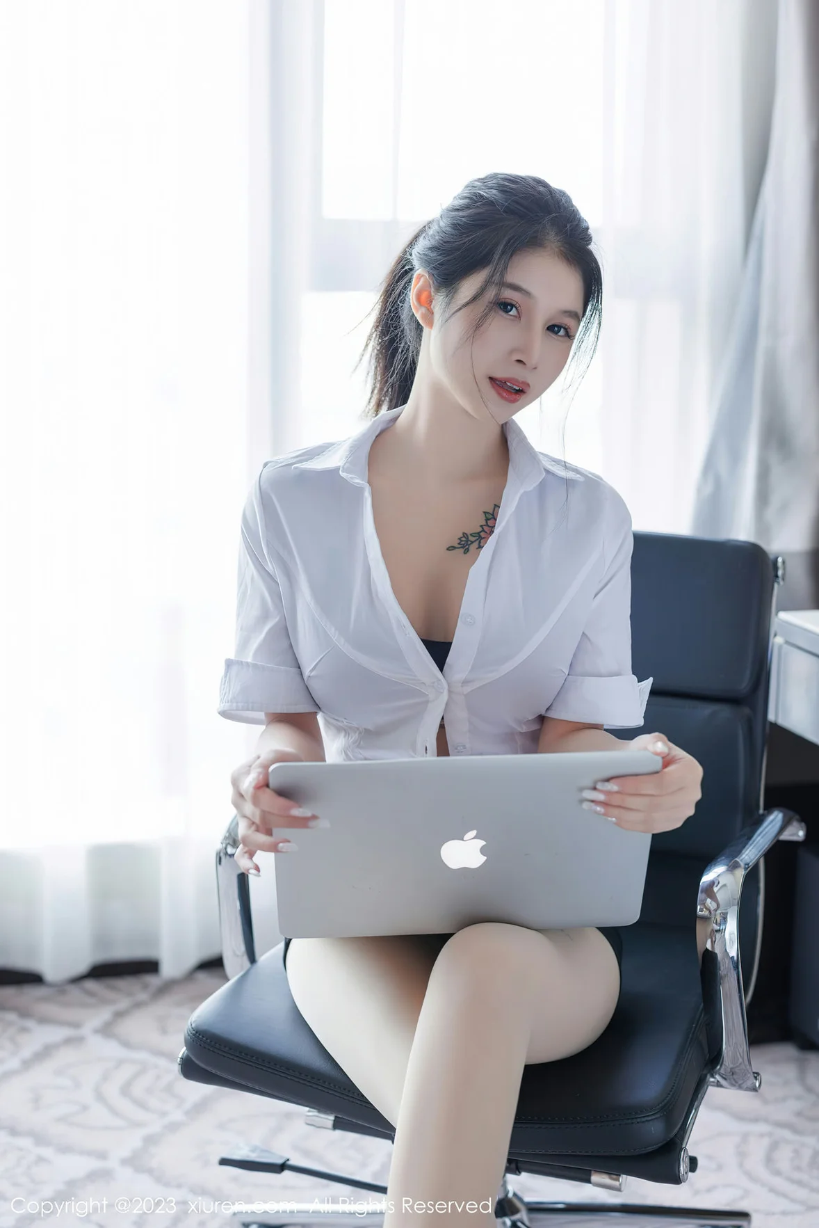 秀人网 No.7406 灵诗怡 原色丝袜性感写真 [46P]