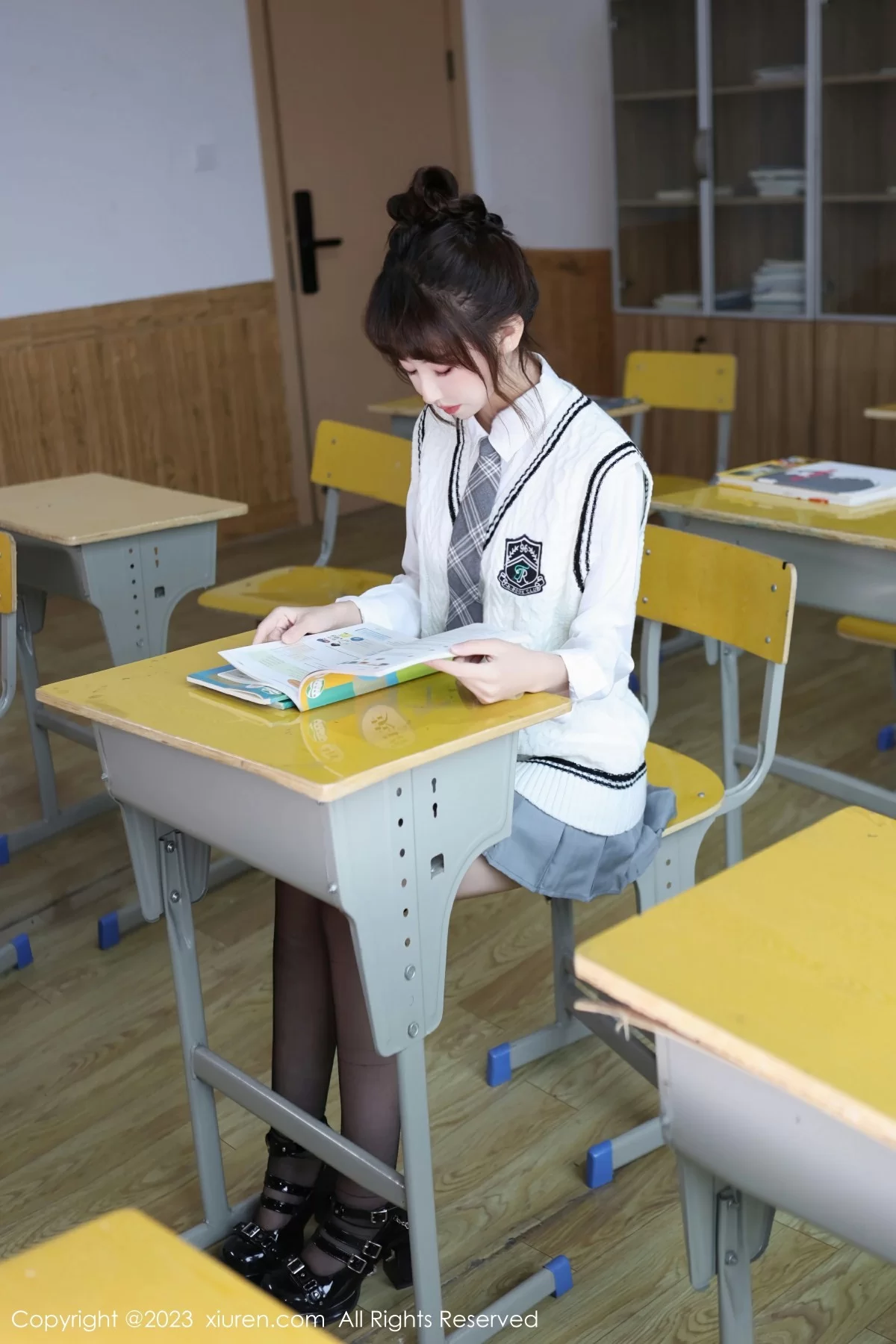 Xiuren 秀人 No.7712 白笑笑 [87P]