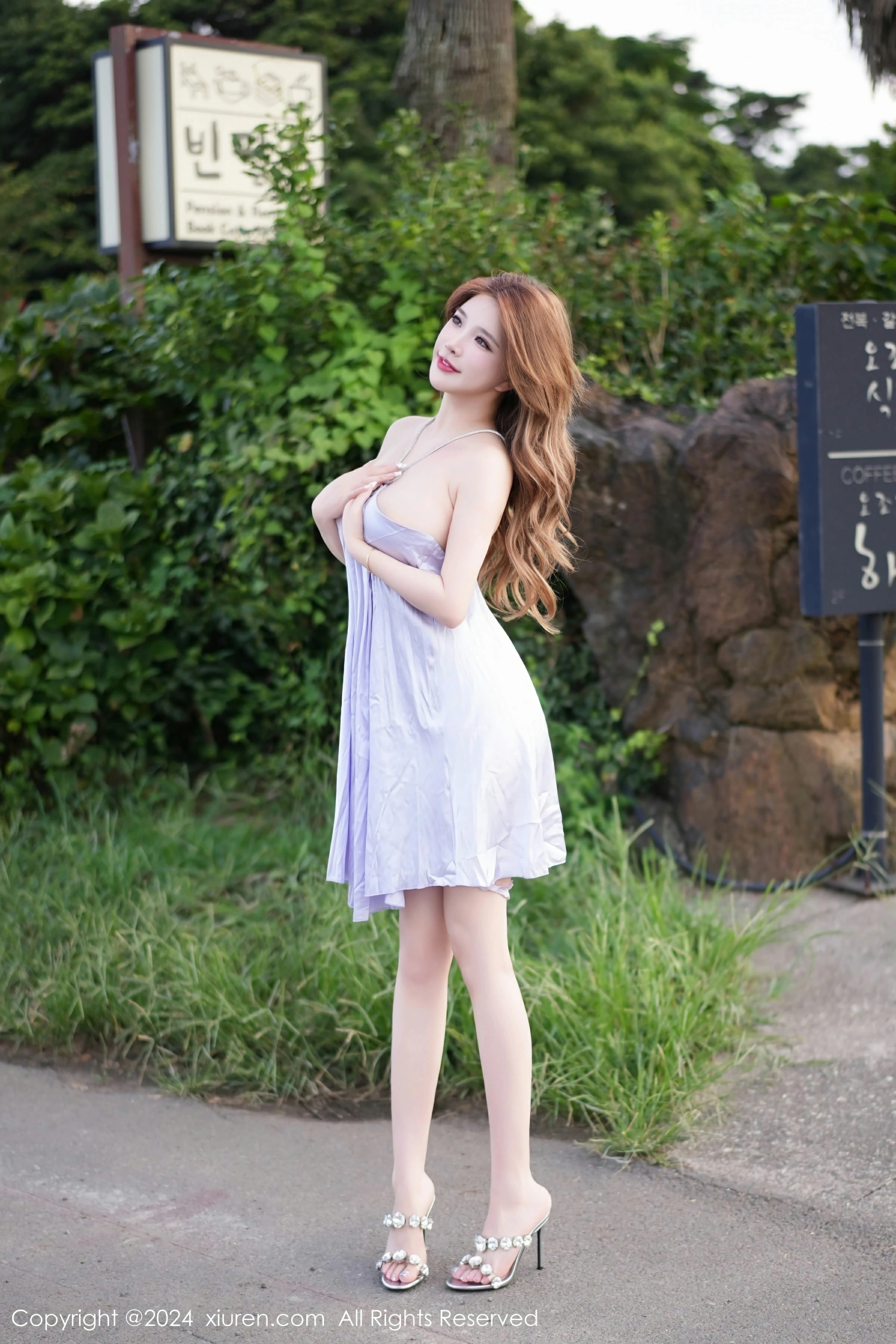 XiuRen 秀人 No.8009 小海臀Rena [49P]