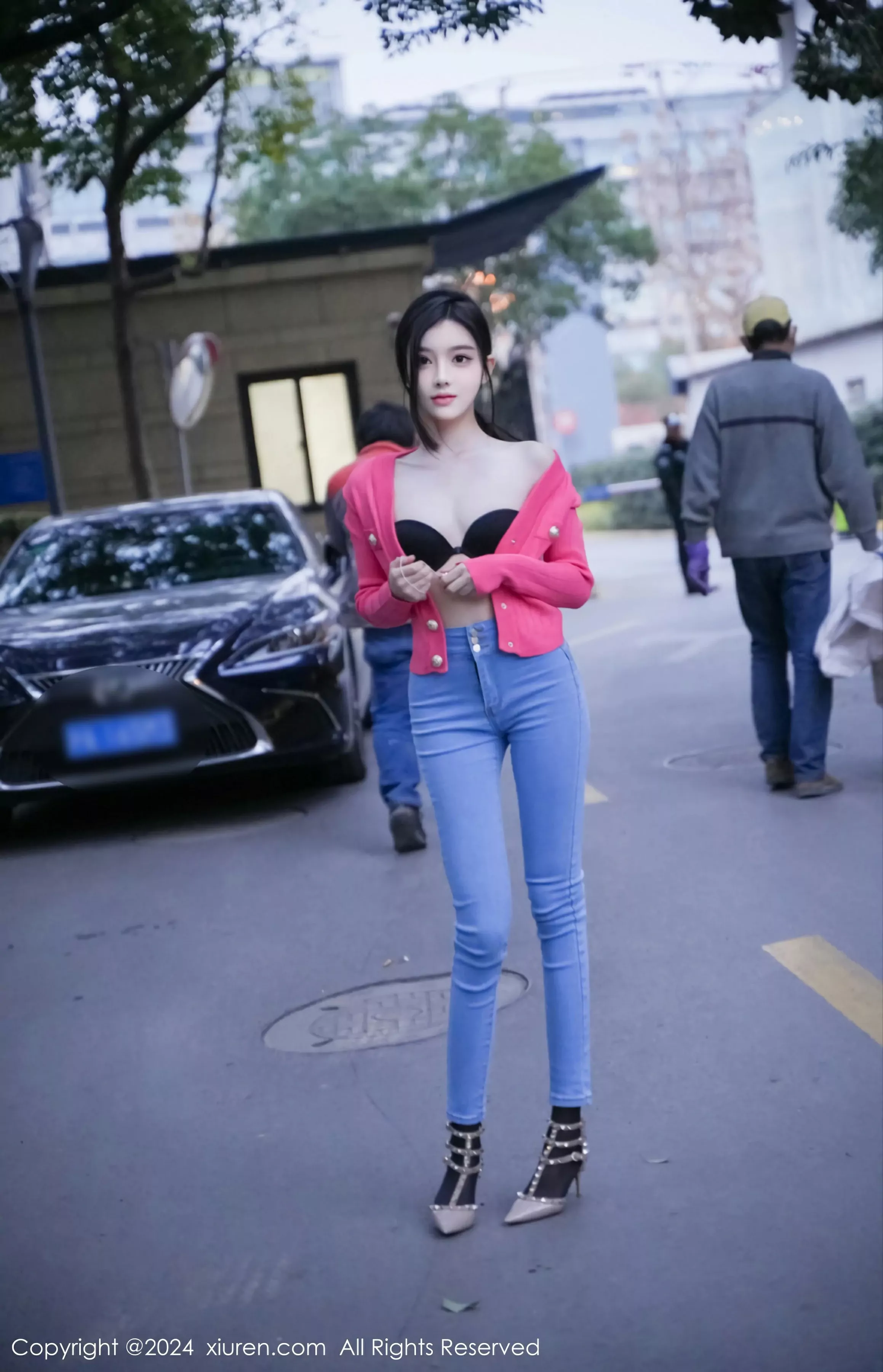 XiuRen 秀人 No.8091 龙雪儿 新人模特 [69P]