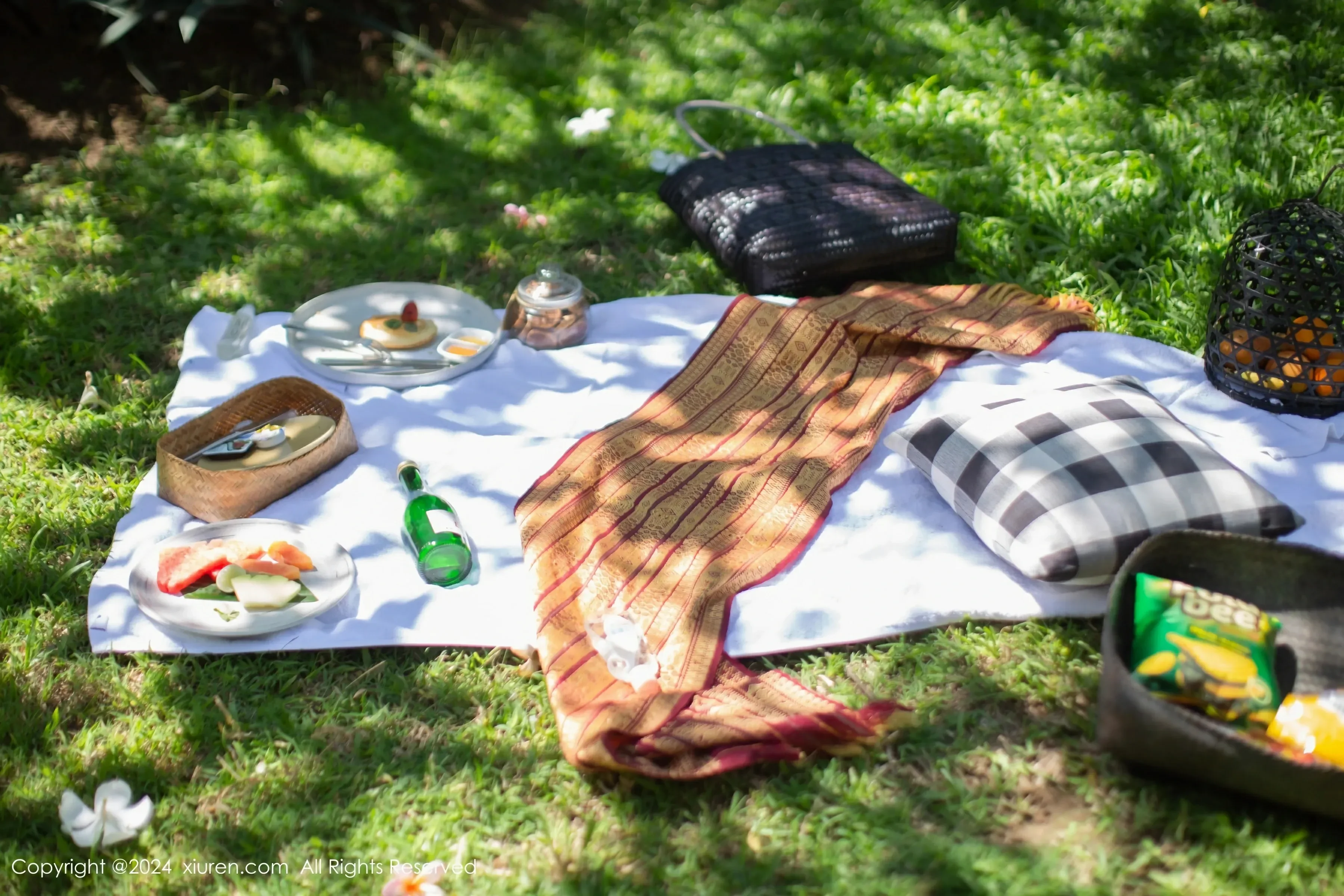 XiuRen 秀人 No.8256 绮里嘉ula [75P]