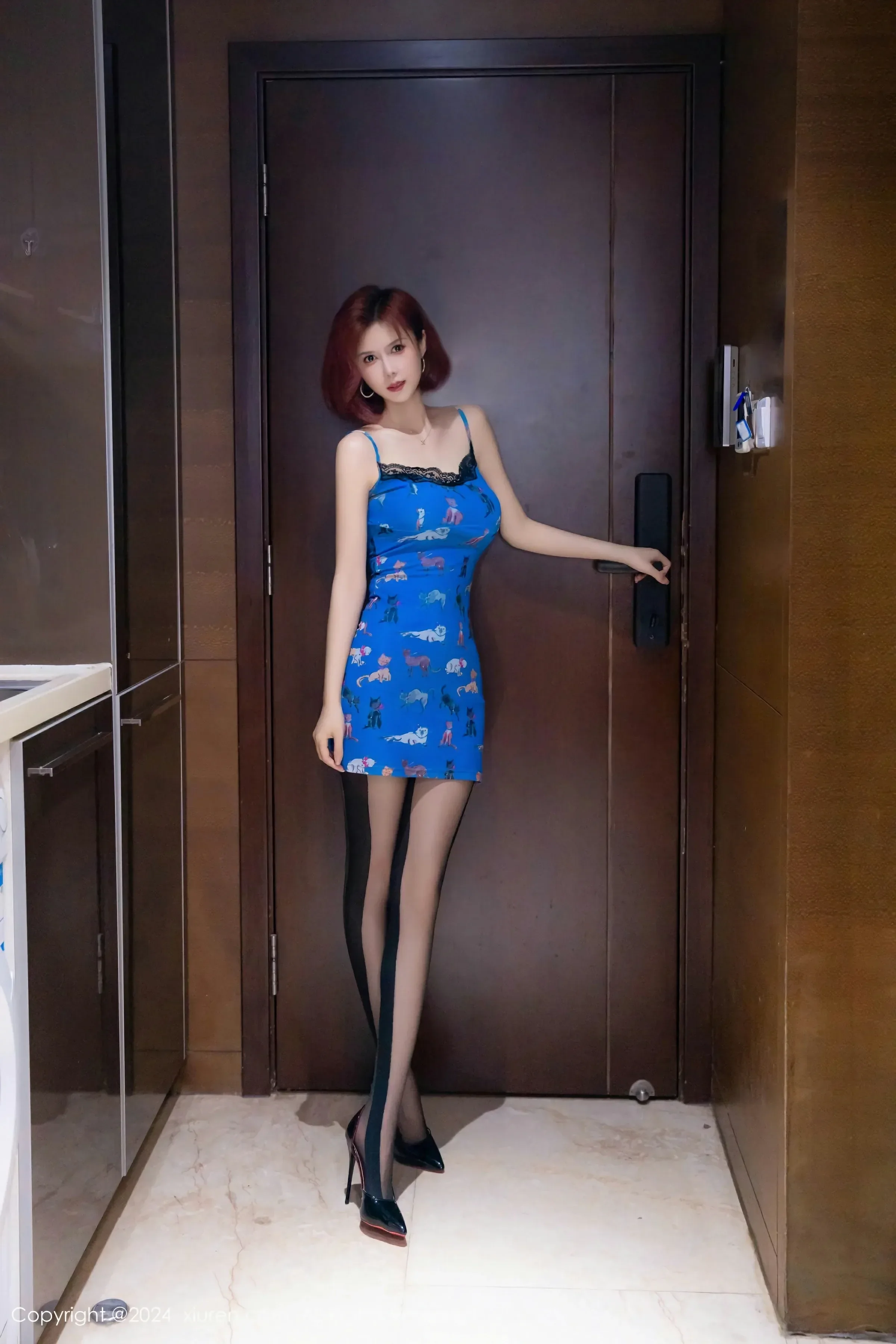 XiuRen 秀人 No.8608 新人模特 白芷yy [85P]