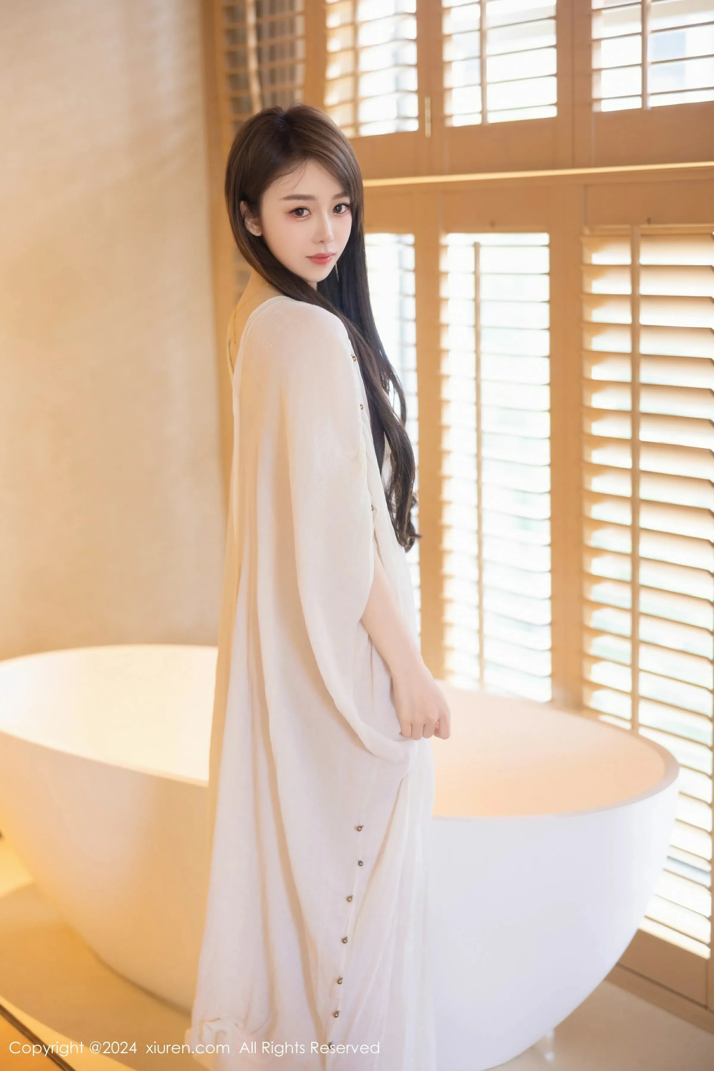 XiuRen 秀人 No.8842 夏竹 新人模特 [83P]