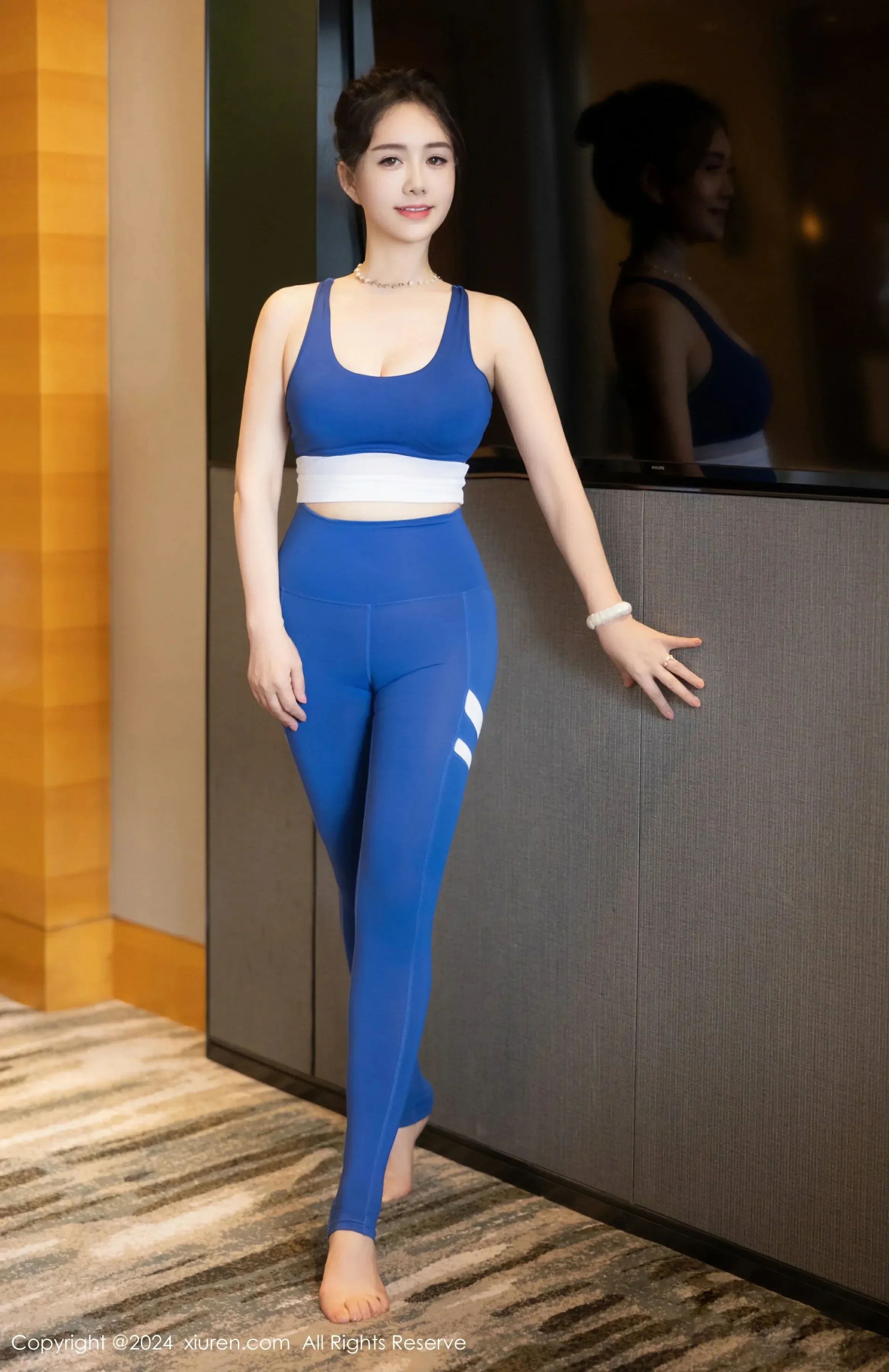 XiuRen 秀人 No.8977 吴怡怡 新人模特 [53P]