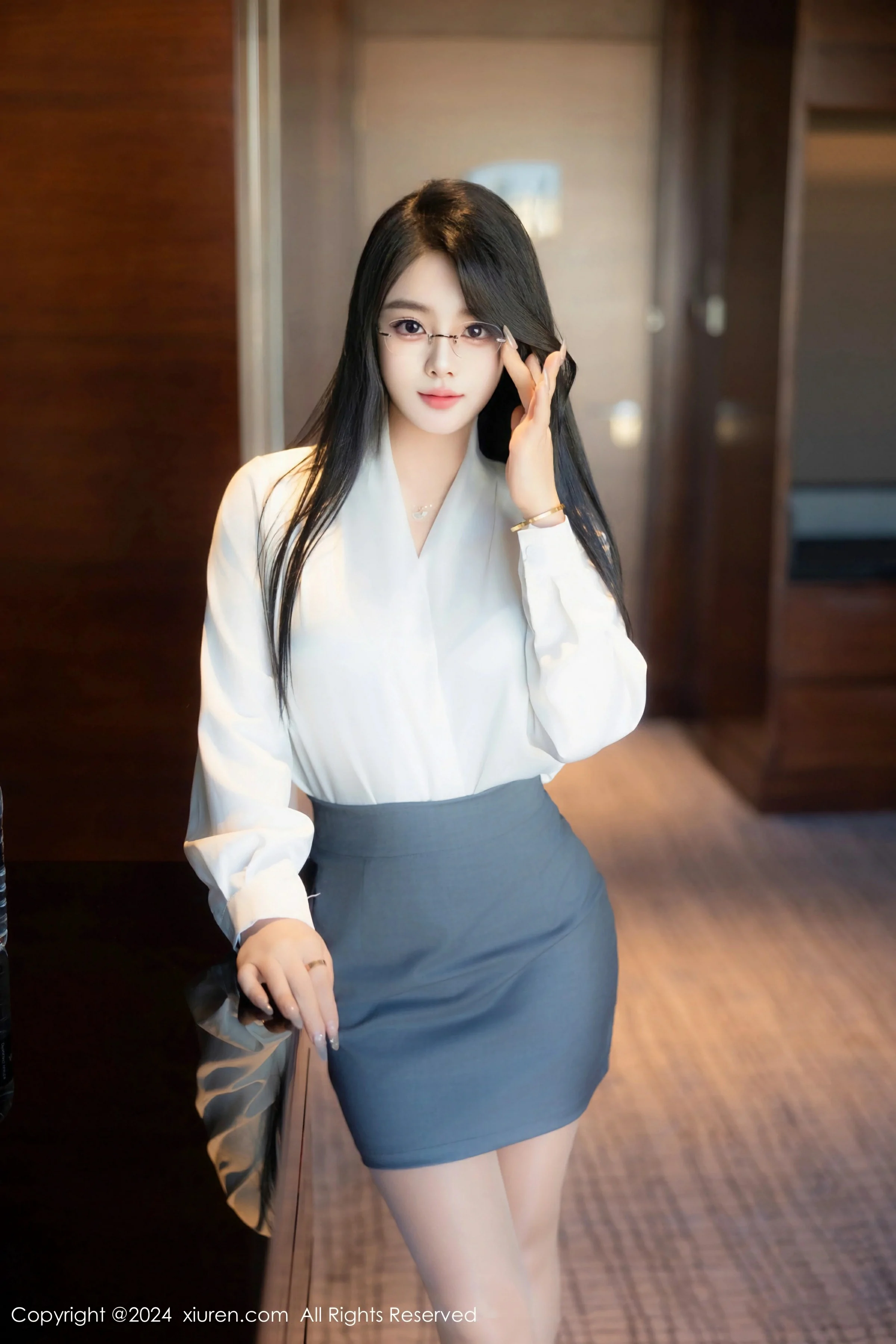 XiuRen 秀人 No.8989 麦田 新人模特 [83P]