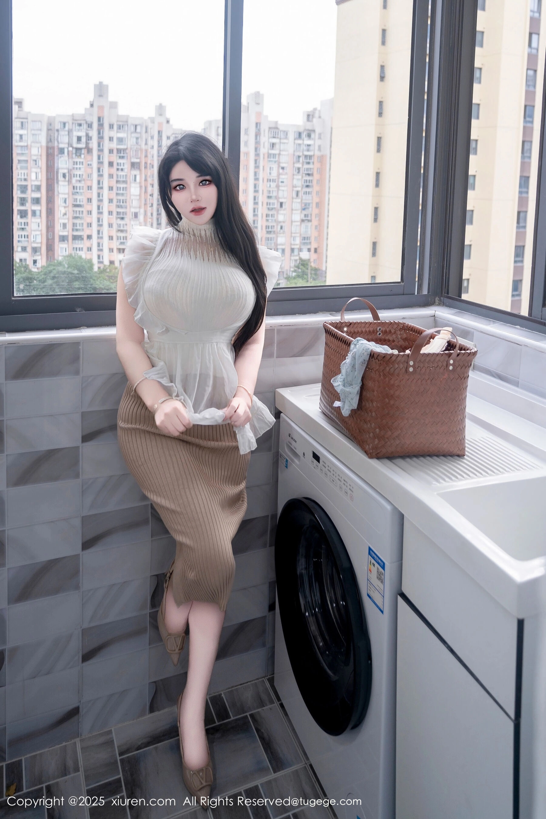 秀人网 汐汐爱吃草莓 Vol.11010 [83P]