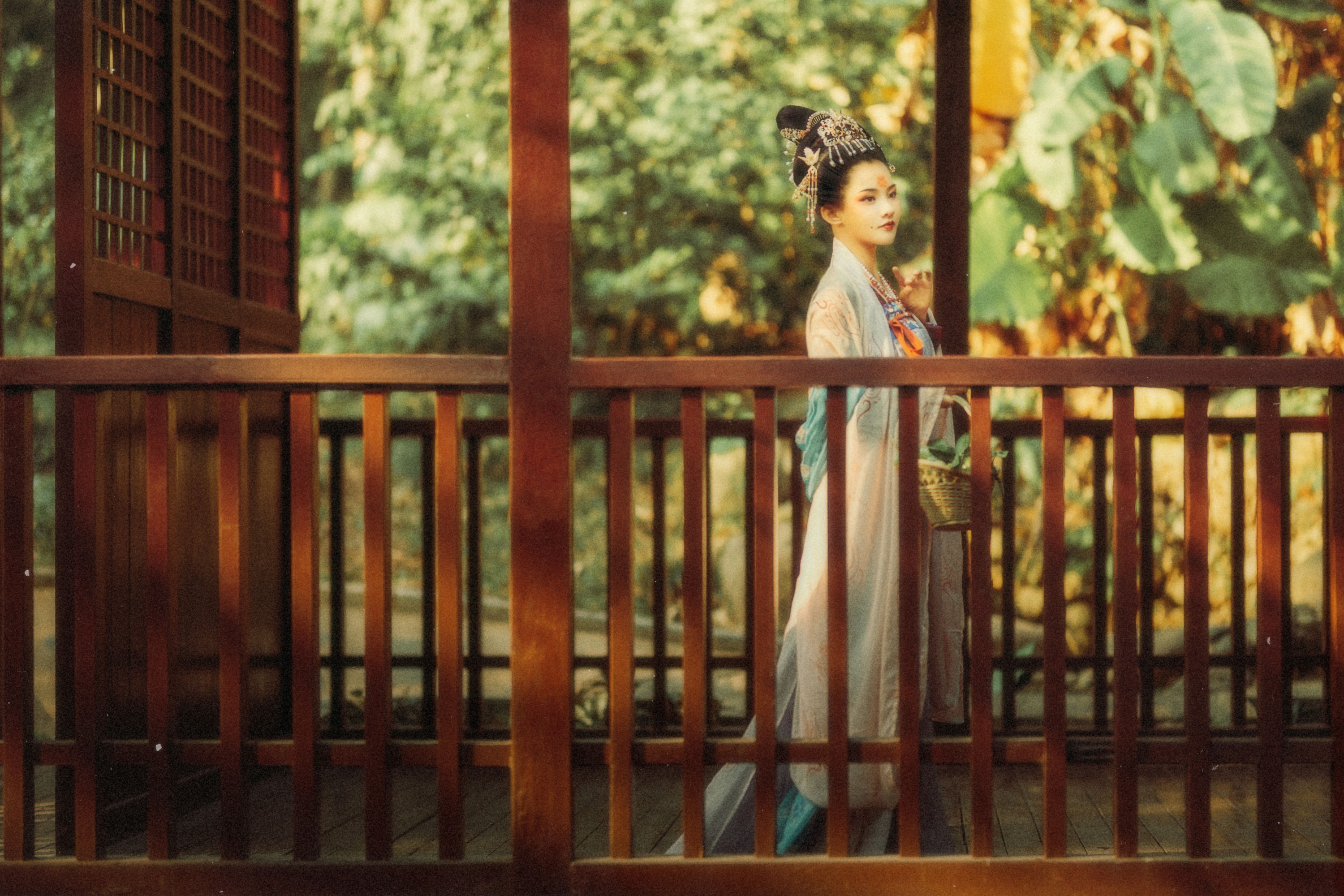 媛媛 – 《花想容》[26P]