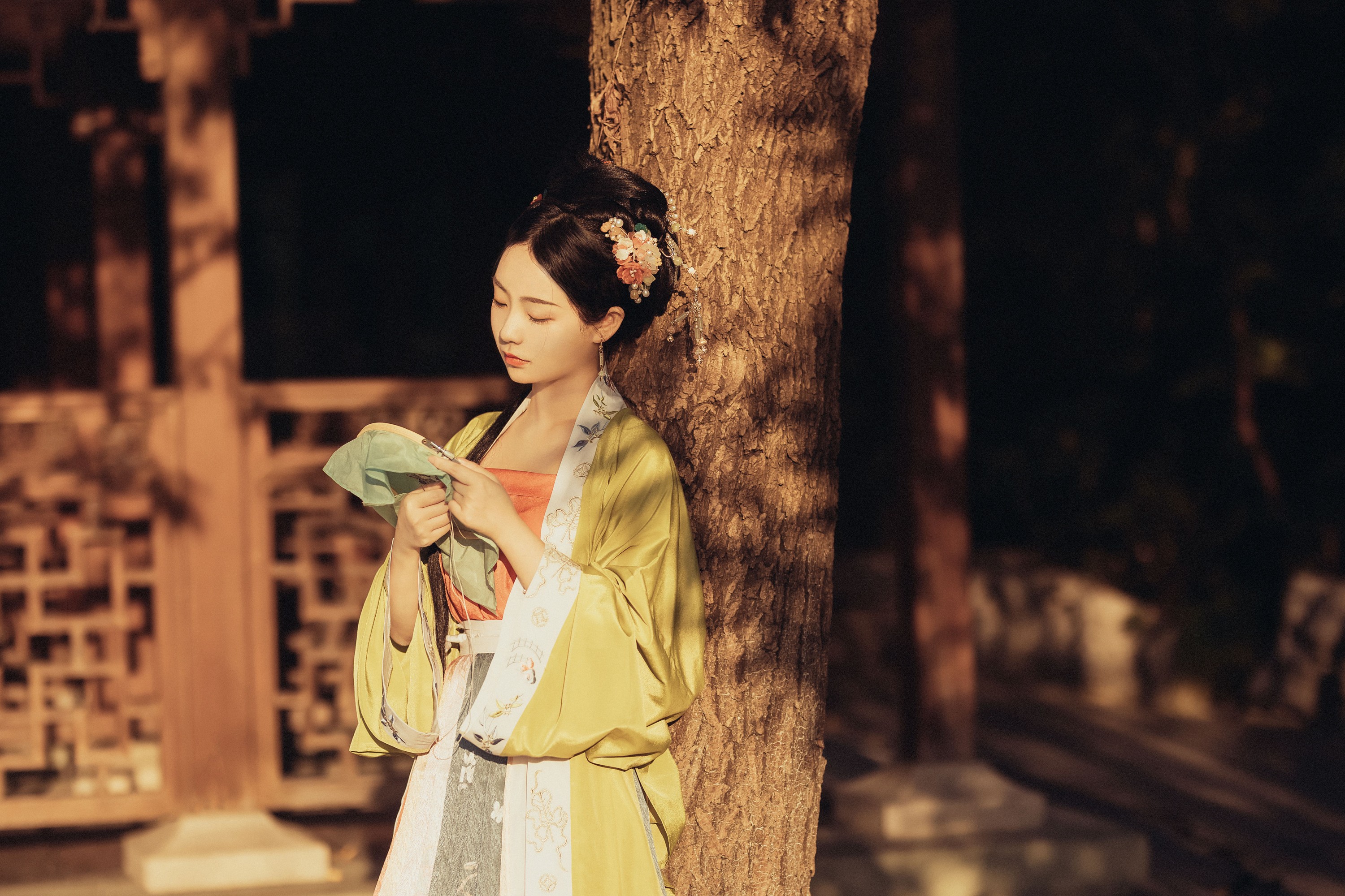 xxSilver – 《临江秋枫》[37P]