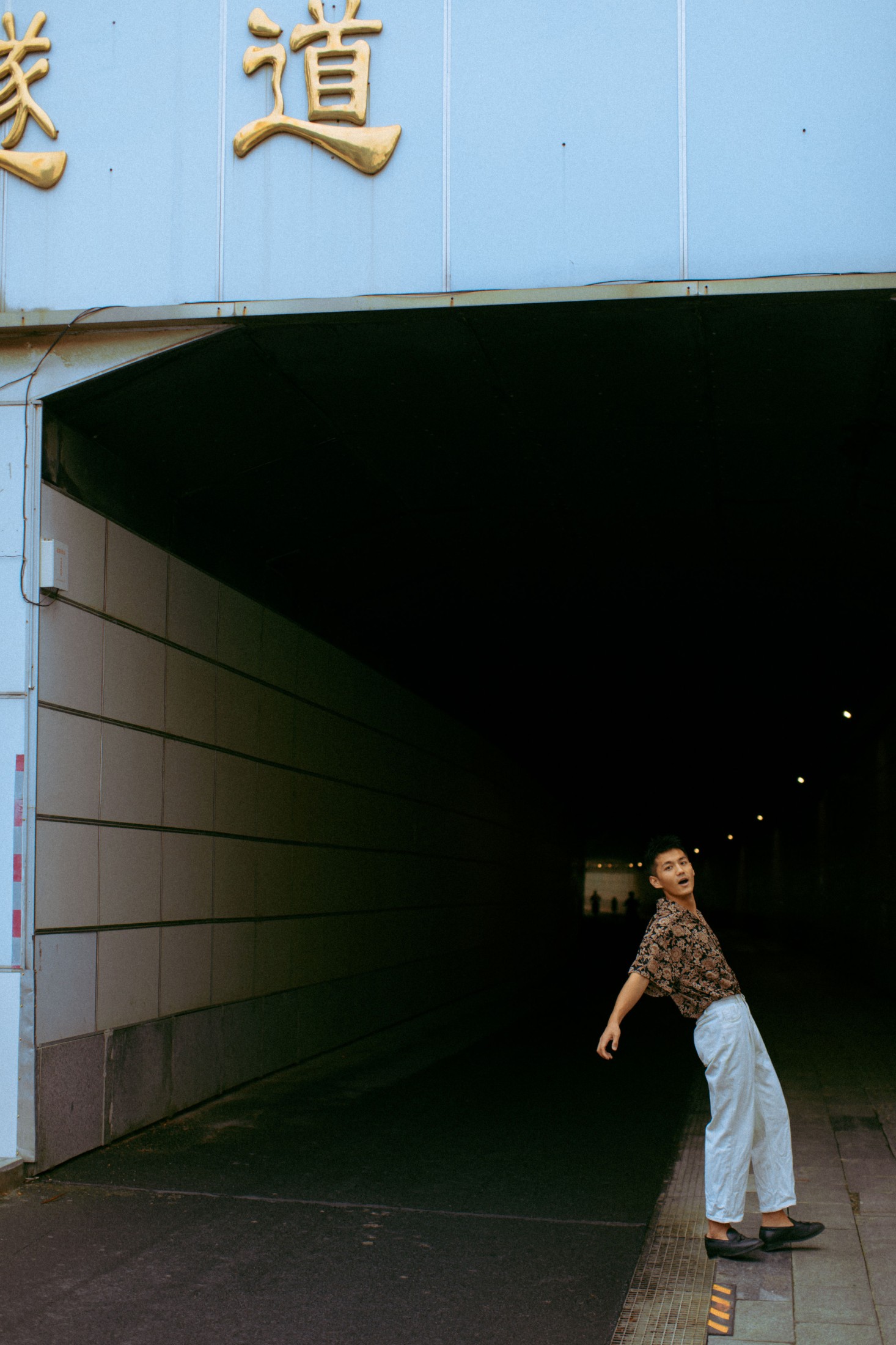 崔普润 – 《隧道》[30P]