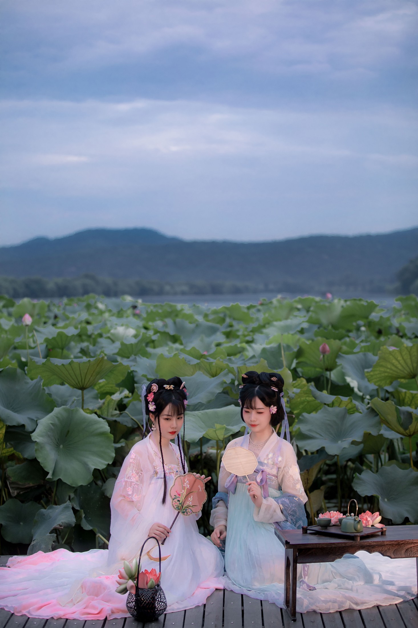 乌啾啾 僵僵 – 《赏荷》[24P]