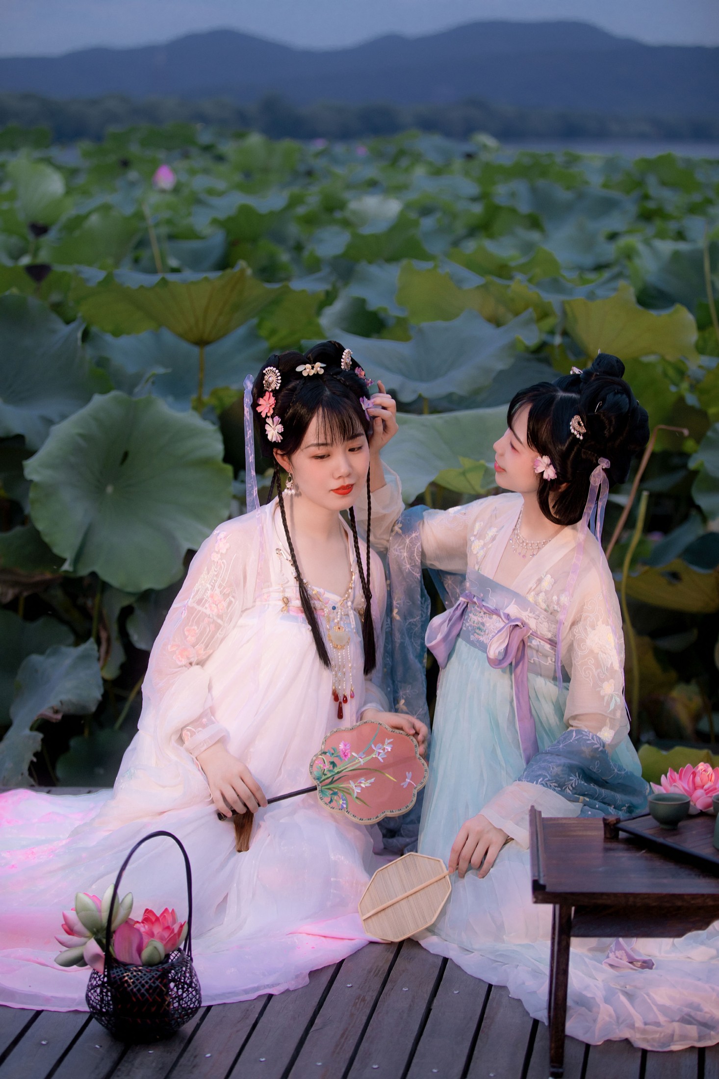 乌啾啾 僵僵 – 《赏荷》[24P]