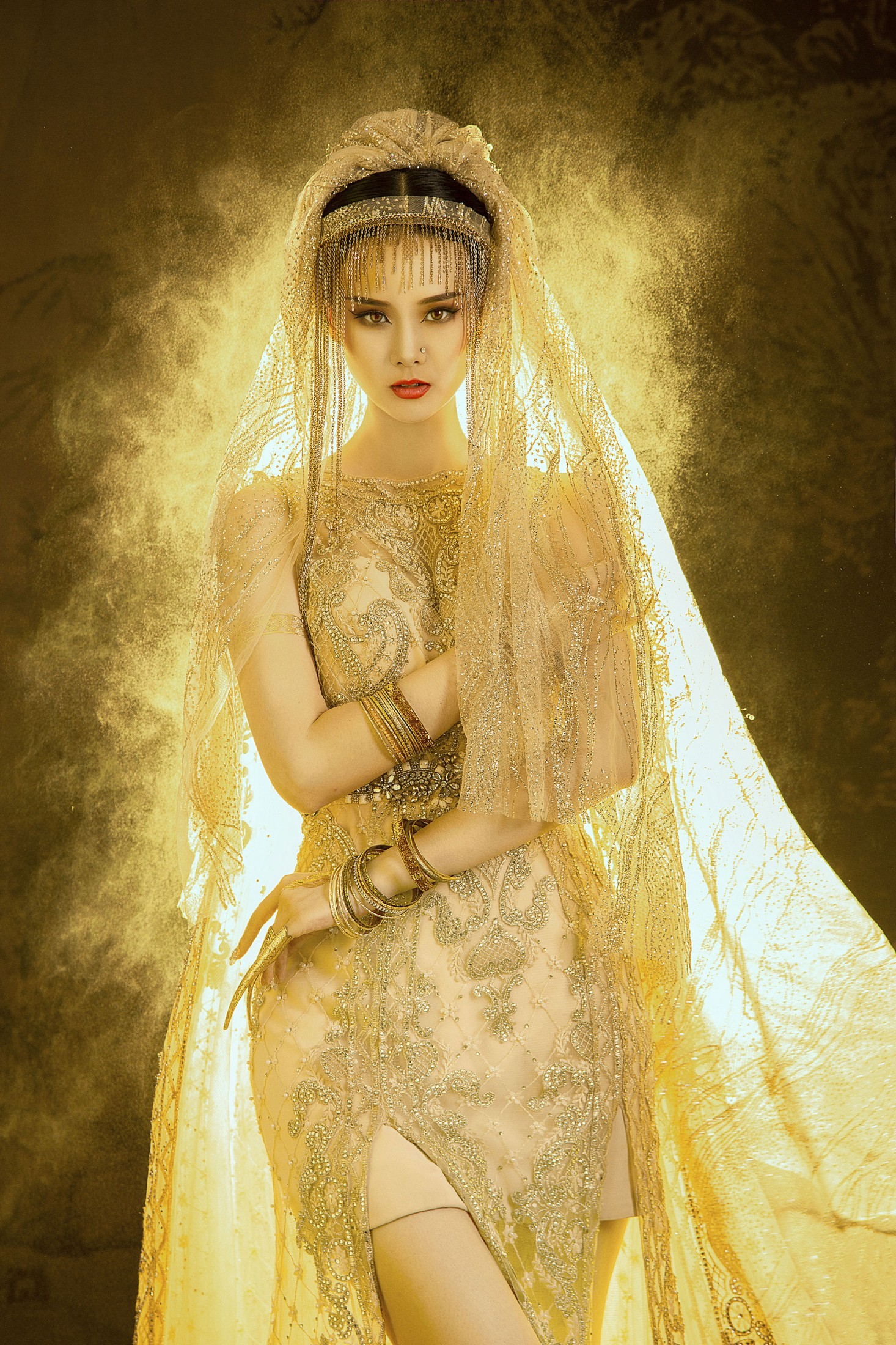 欣宝 – 《纸醉金迷》[22P]