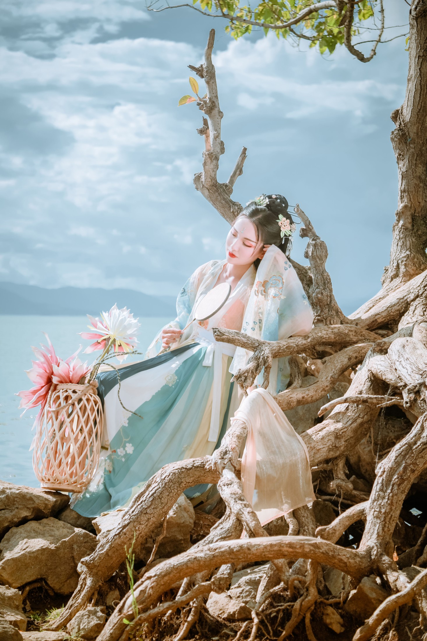 Julie – 《清水出芙蓉》[23P]