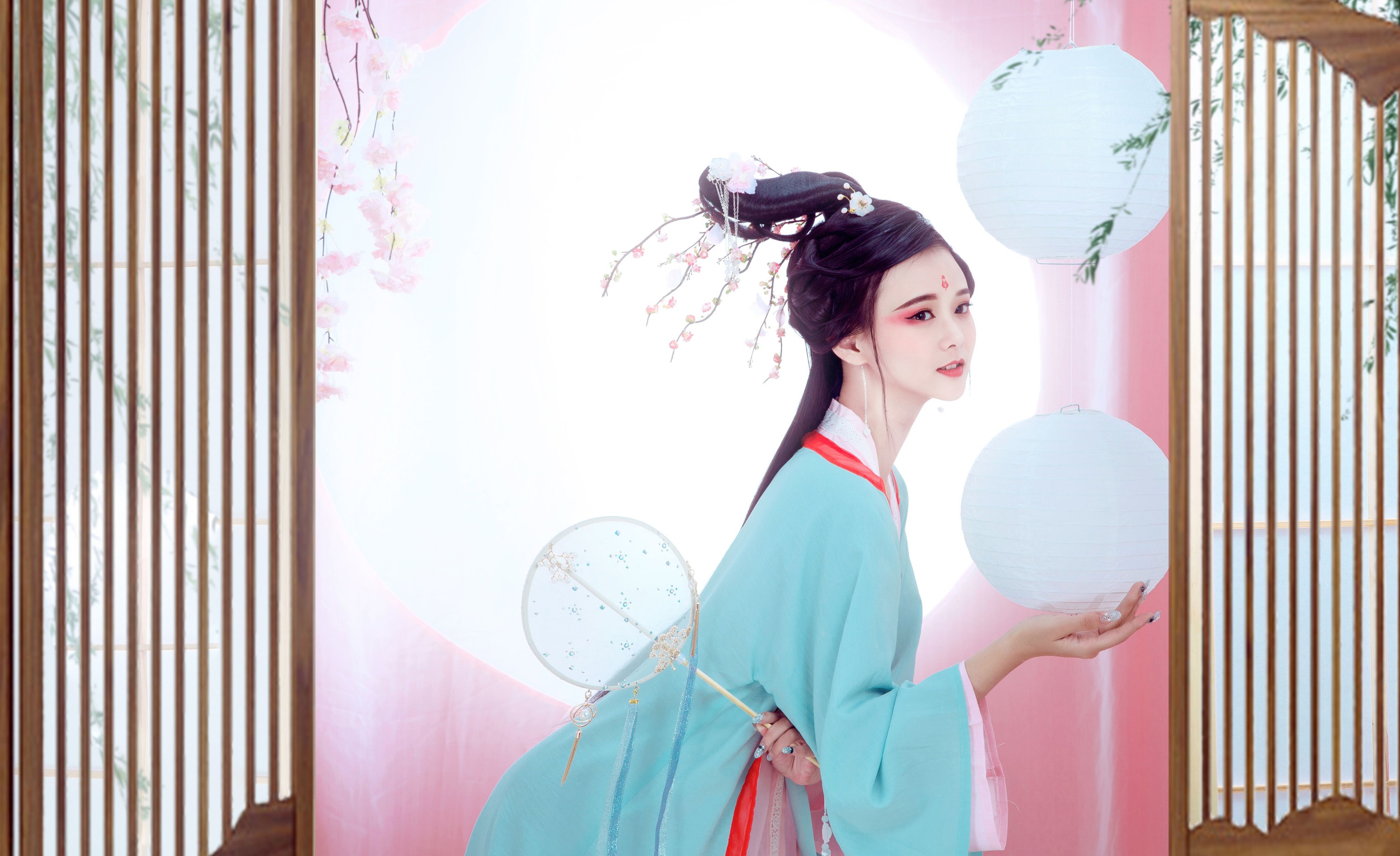 欣宝 – 《花非花》[22P]