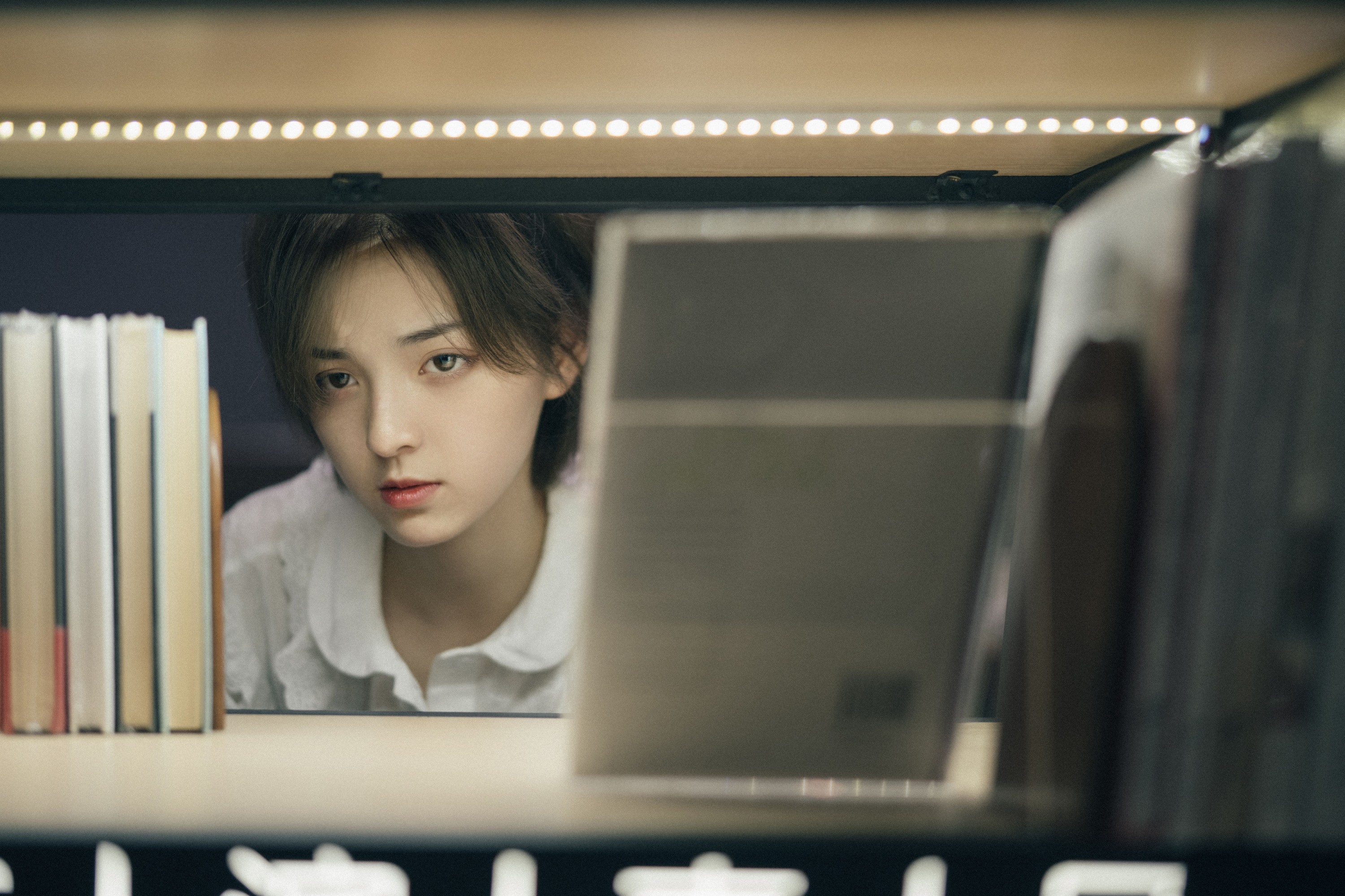 冯玉憬 – 《你听，是悲伤的声音》[42P]