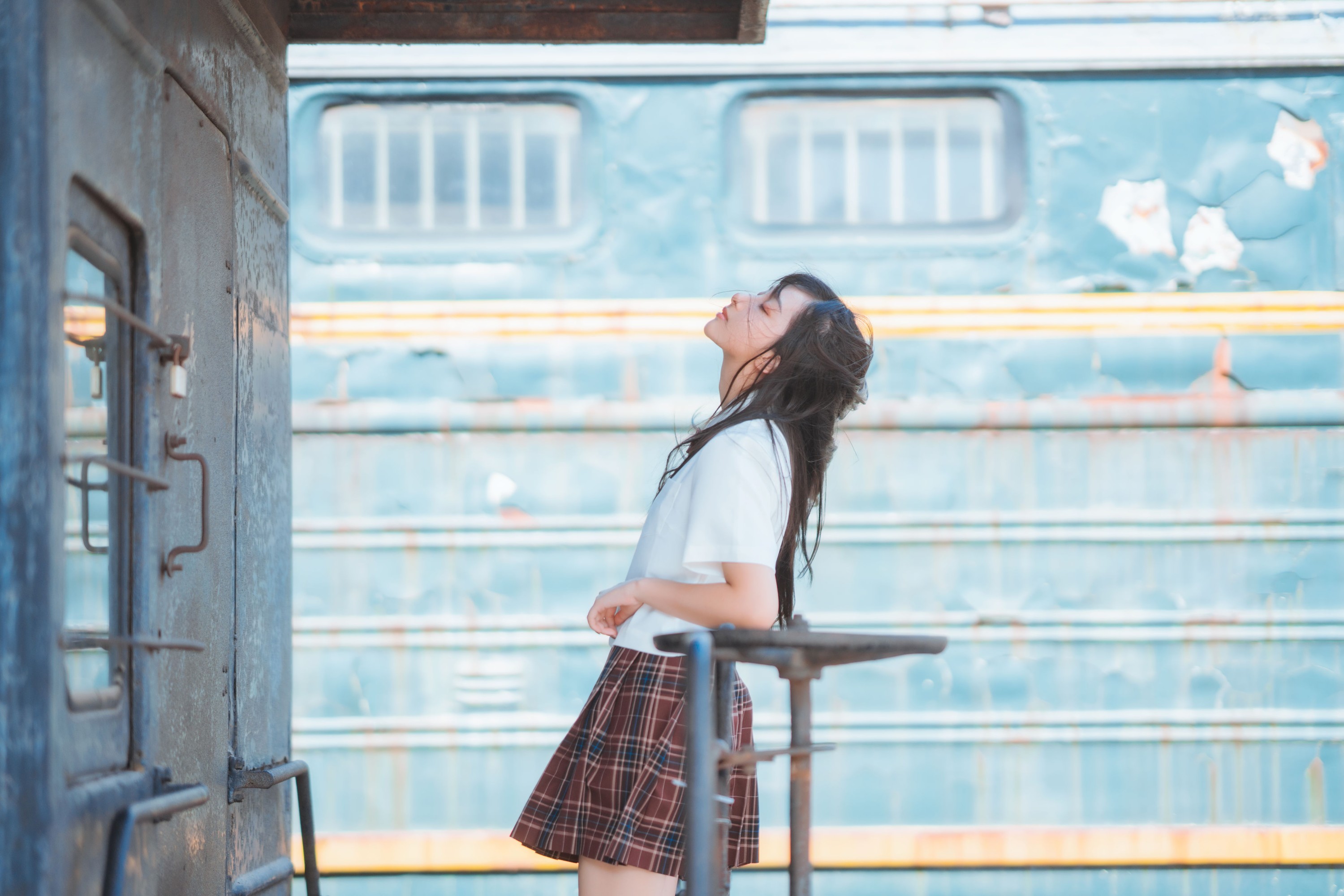 鲁鲁羽落子 – 《青春列车》[32P]