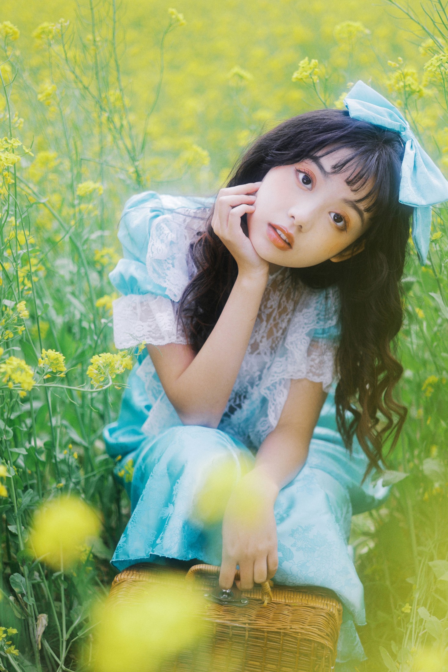 芊芊 – 《黄色花海》[24P]