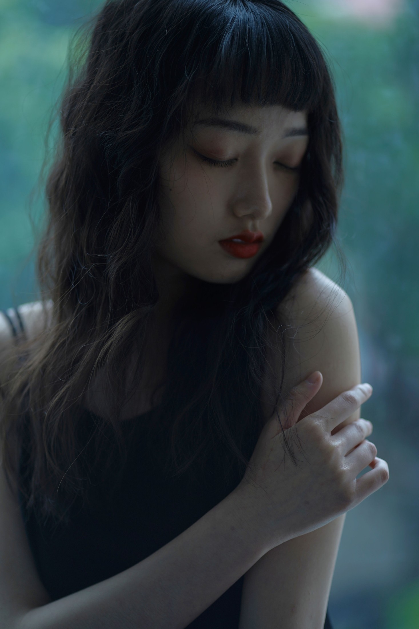 潇潇 – 《被雨伤透》[27P]