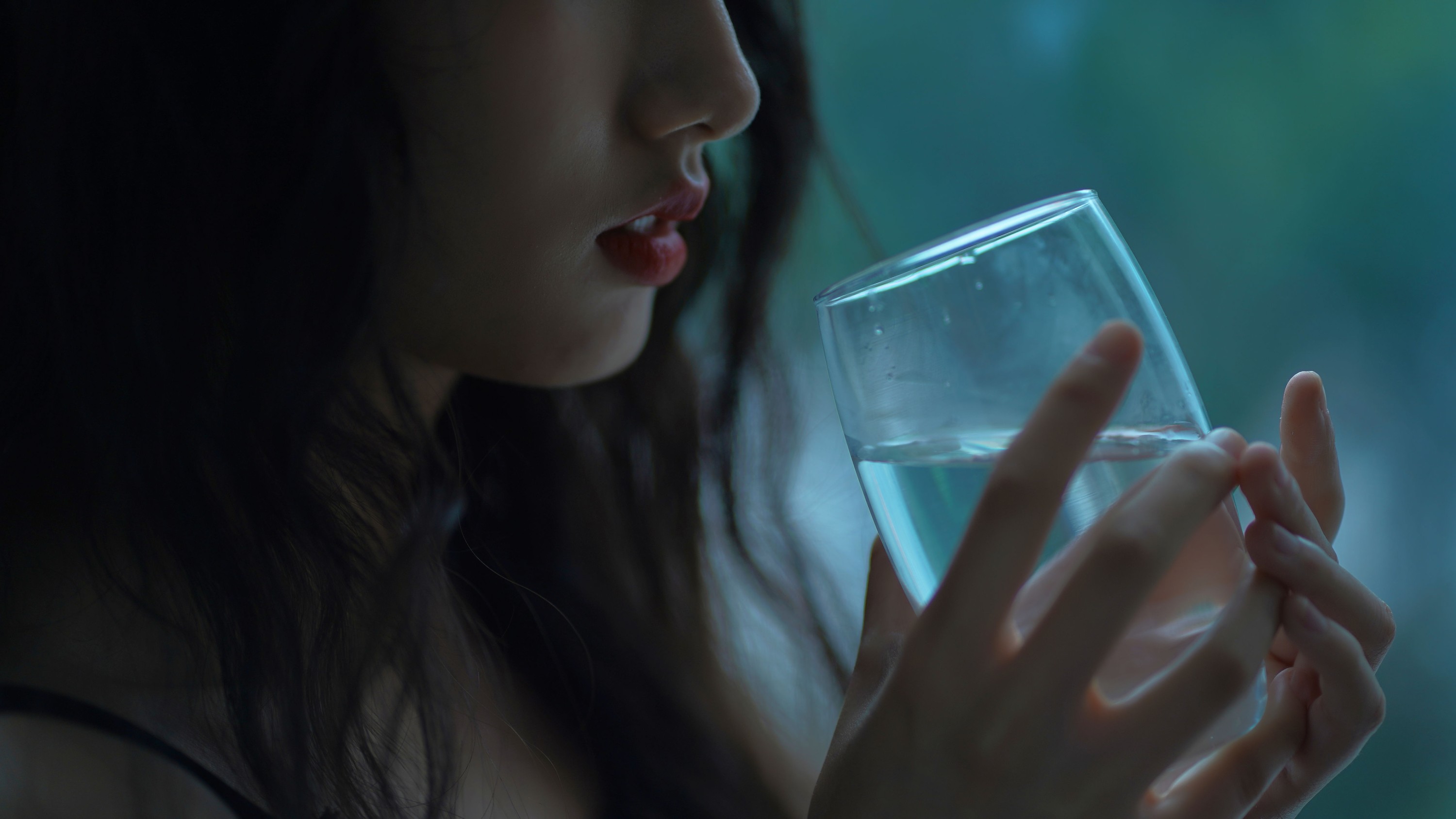 潇潇 – 《被雨伤透》[27P]