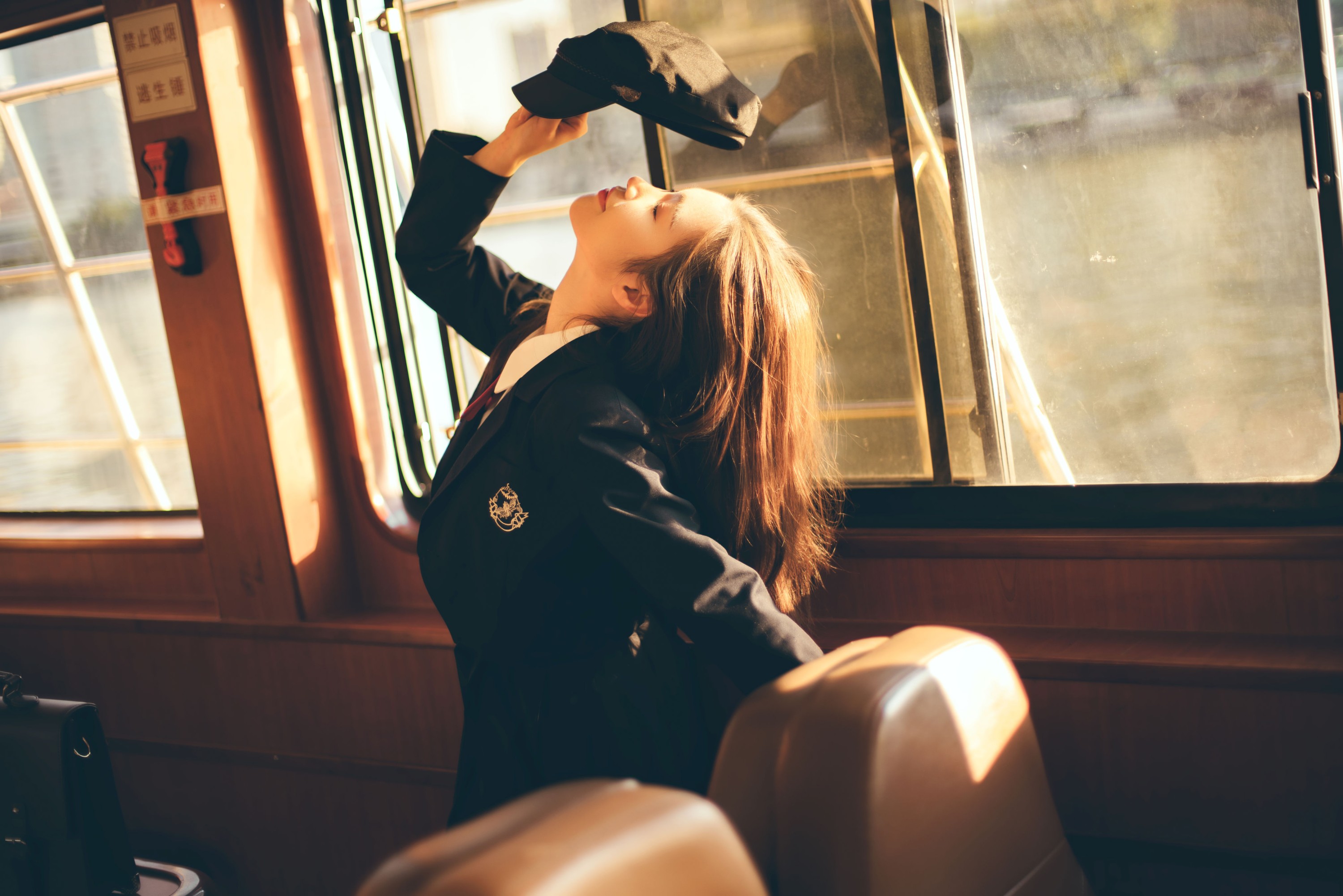 诚信肥宅seiya – 《水上巴士逆光JK》[30P]