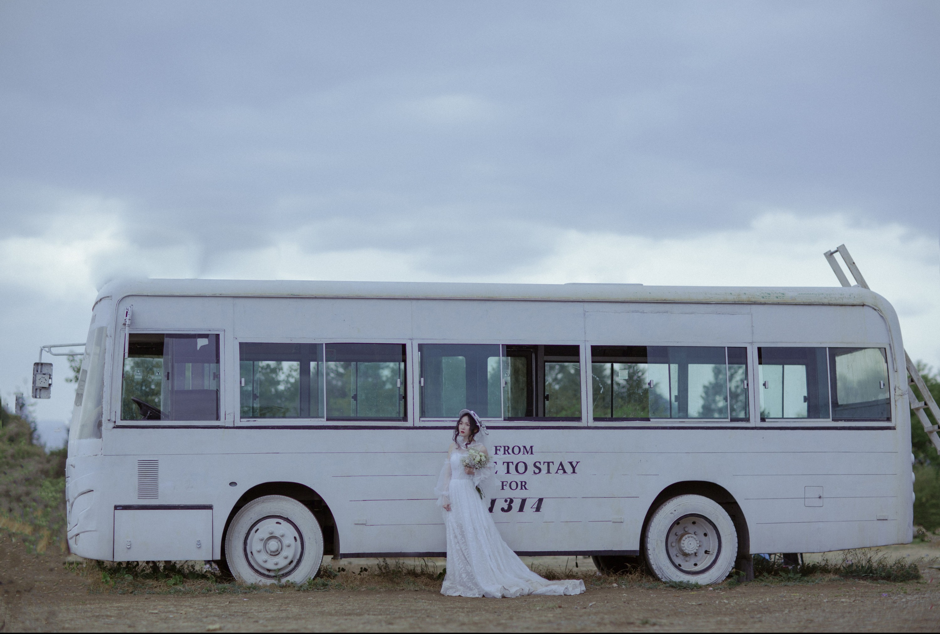 月下桑小川 – 《为自己穿一次婚纱》[33P]