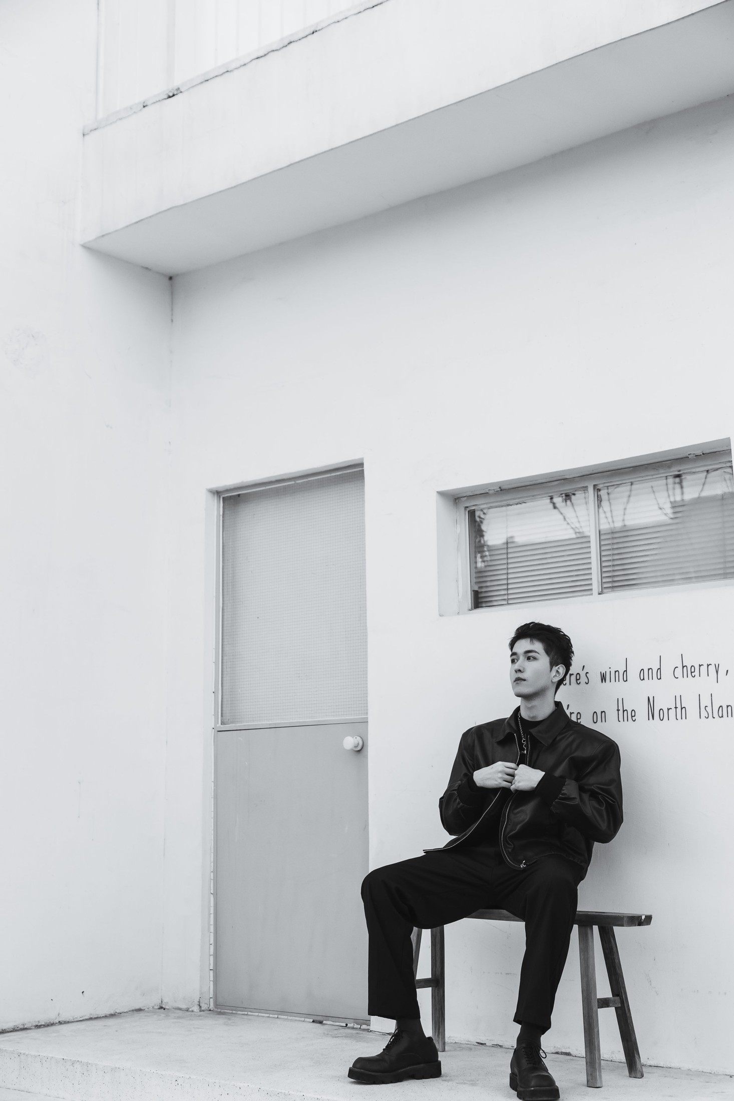 奥沙里 – 《黑夹克》[29P]