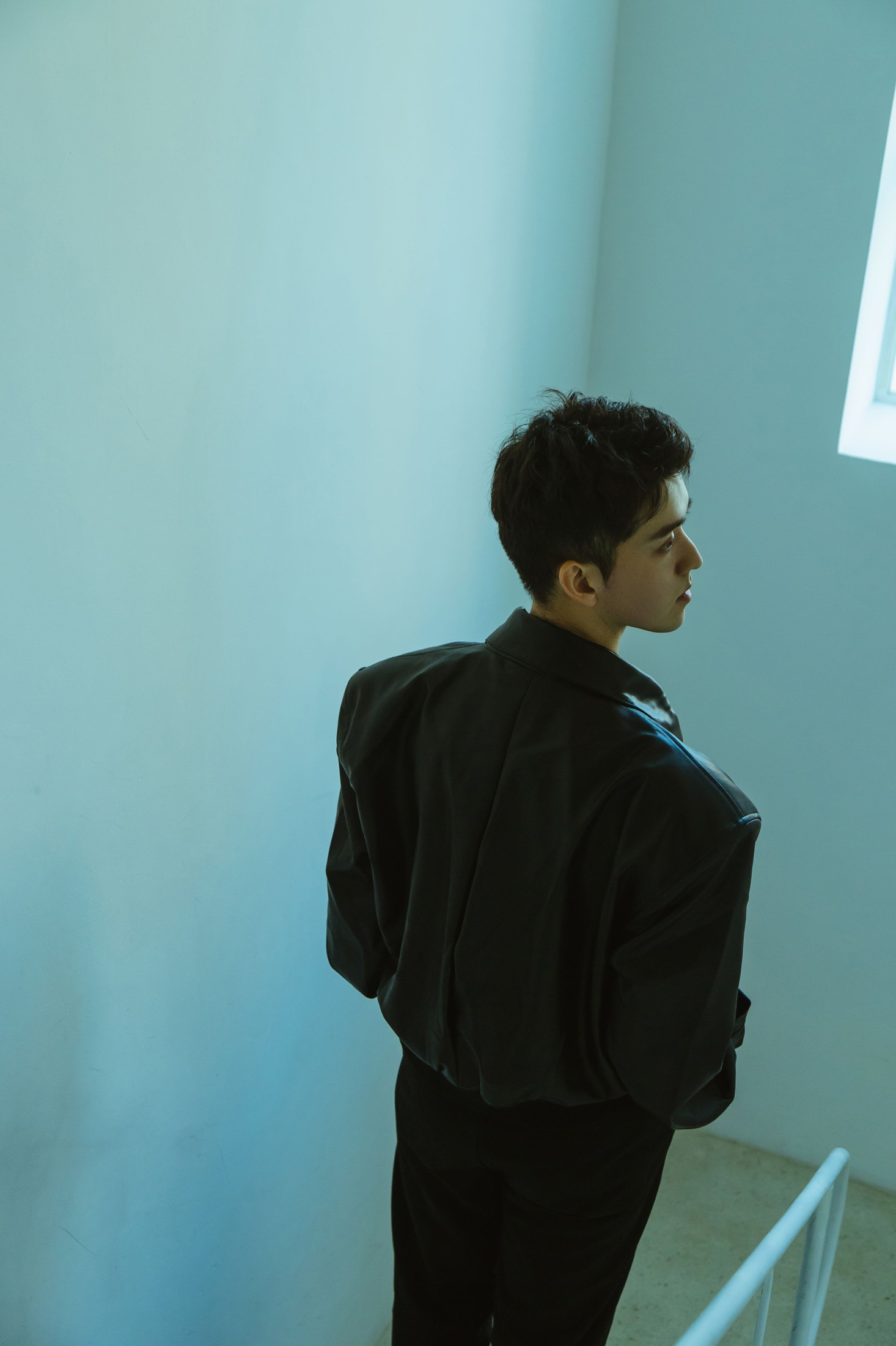 奥沙里 – 《黑夹克》[29P]