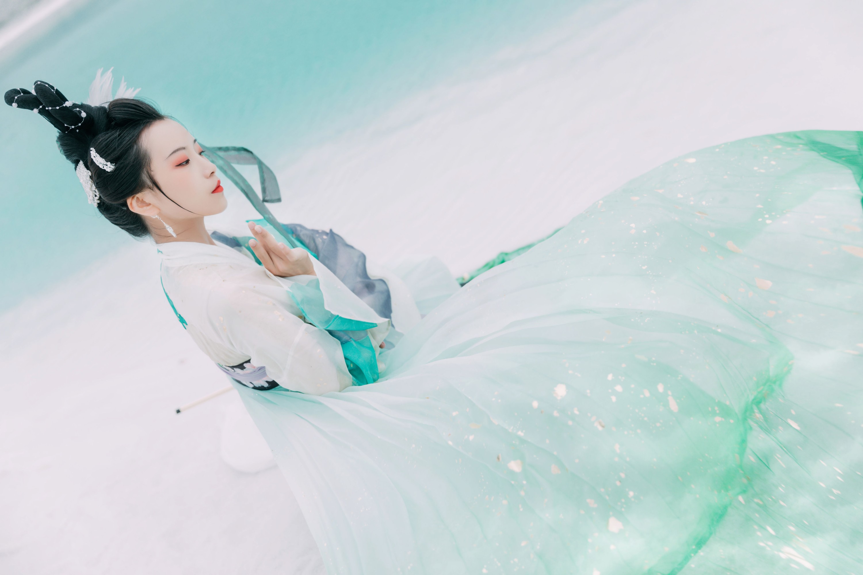 公孙凭 – 《碧水间》[22P]