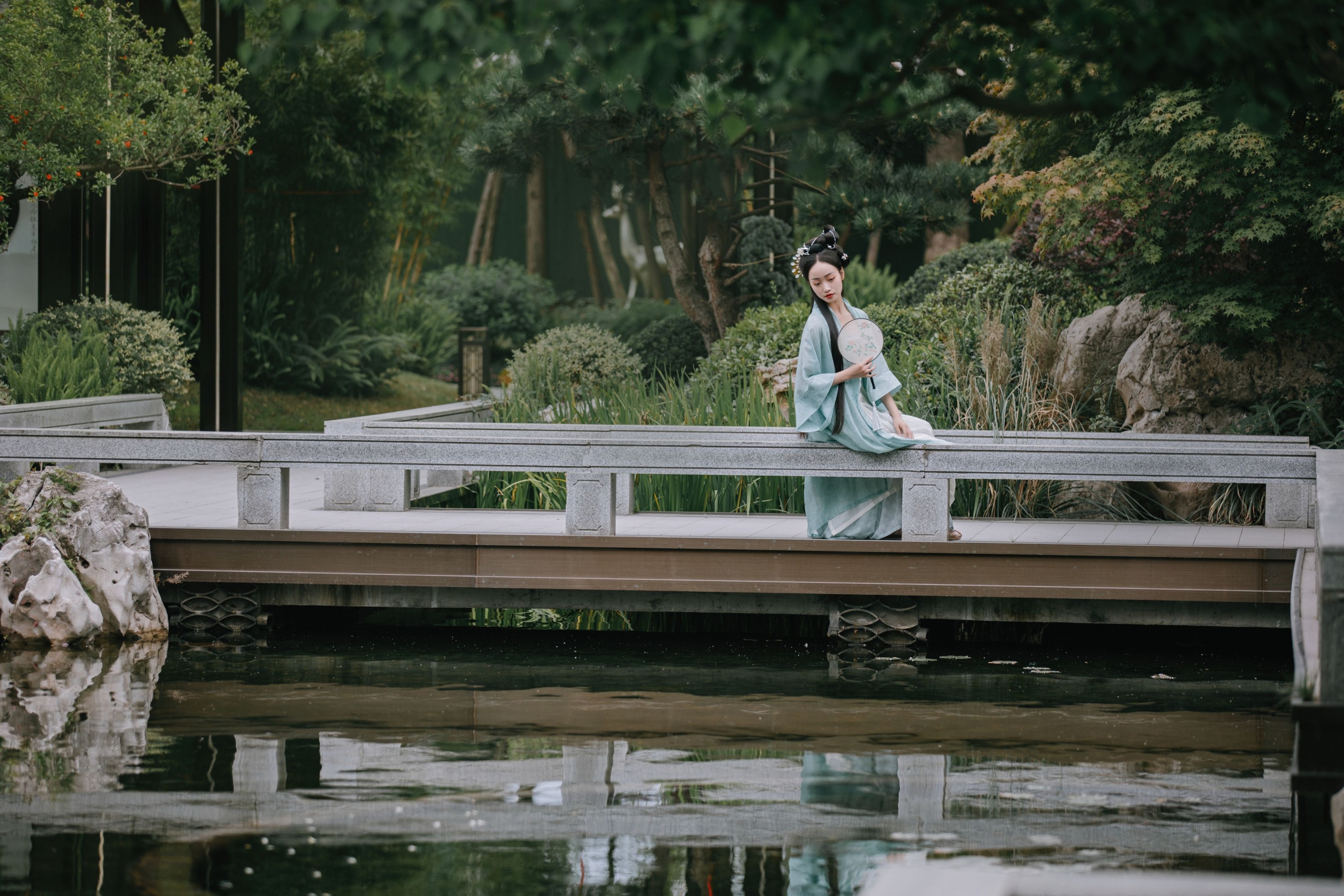 凌子兮 – 《游园集》[22P]