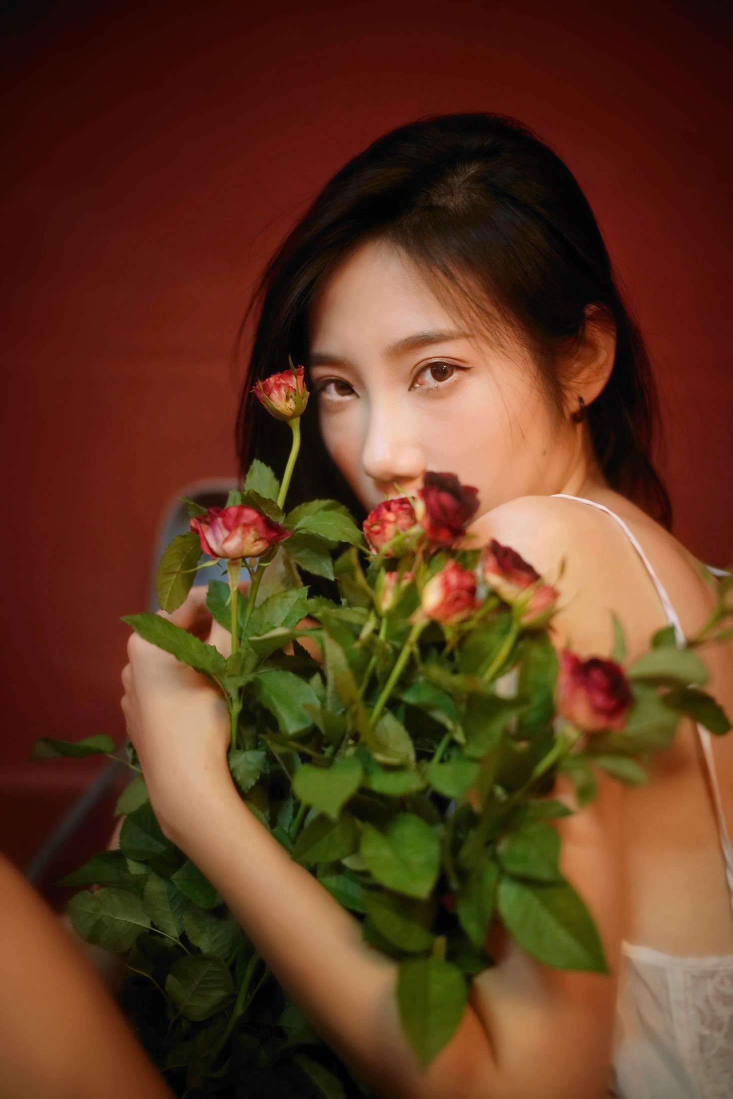 o1ne万 – 《孤寂的玫瑰之旅》[28P]