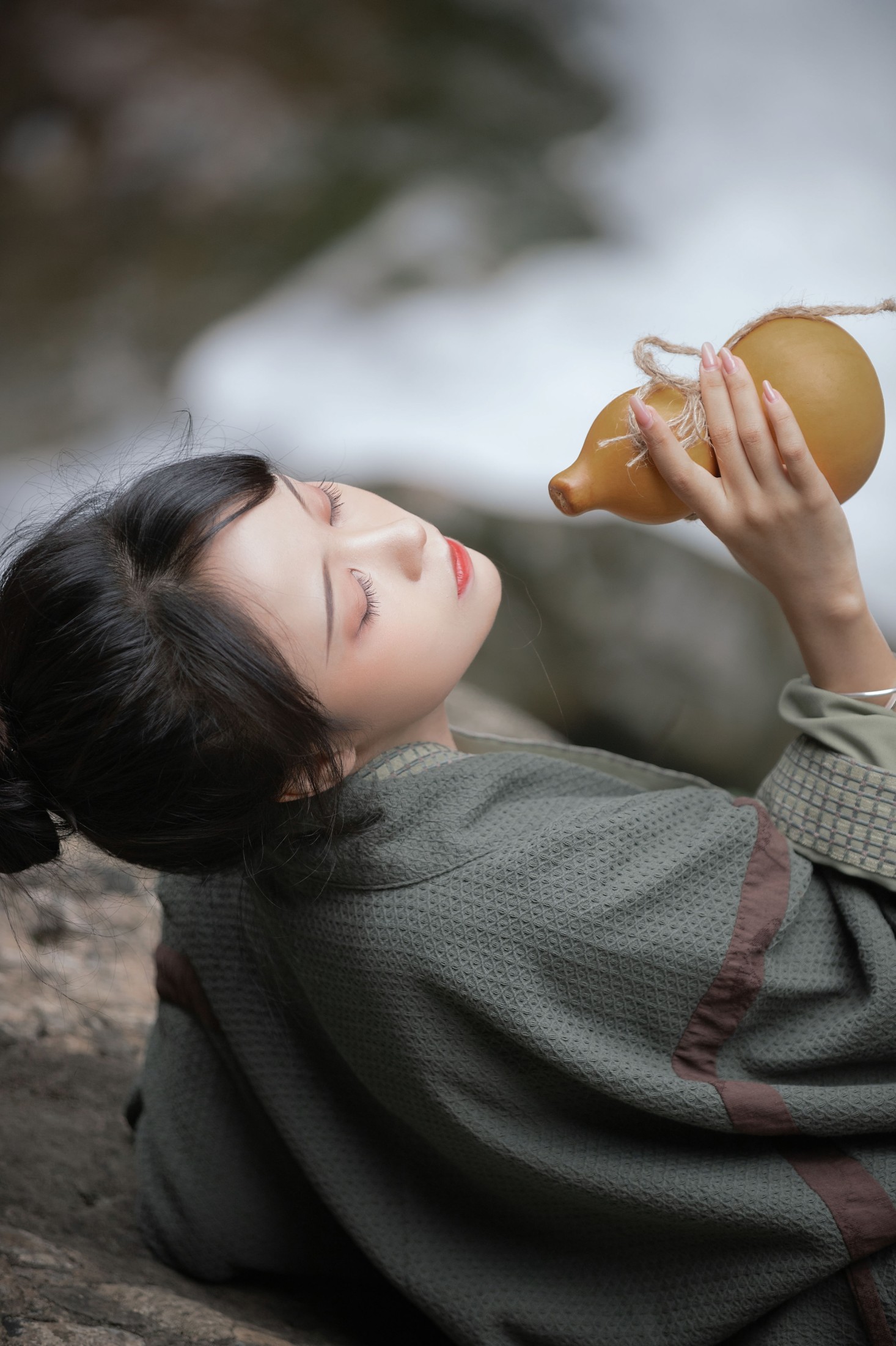 梨一依 – 《上山》[38P]