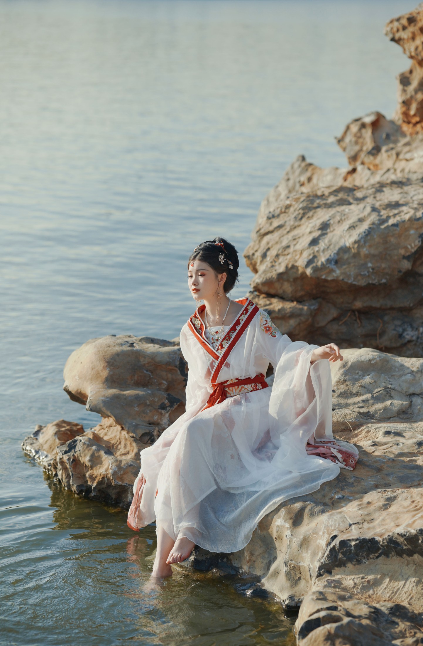 悦璃 – 《总有人间一两风》[24P]