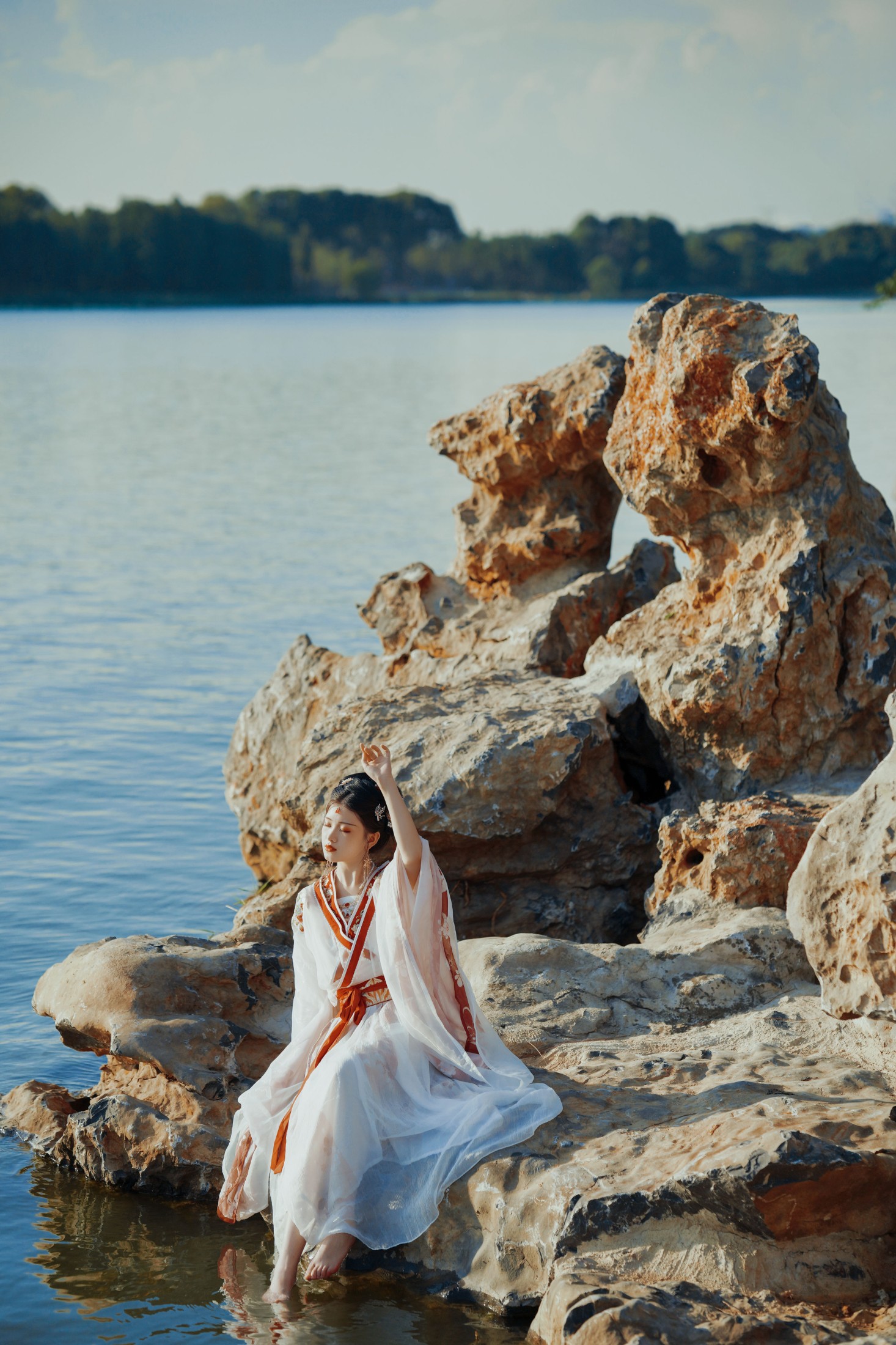 悦璃 – 《总有人间一两风》[24P]