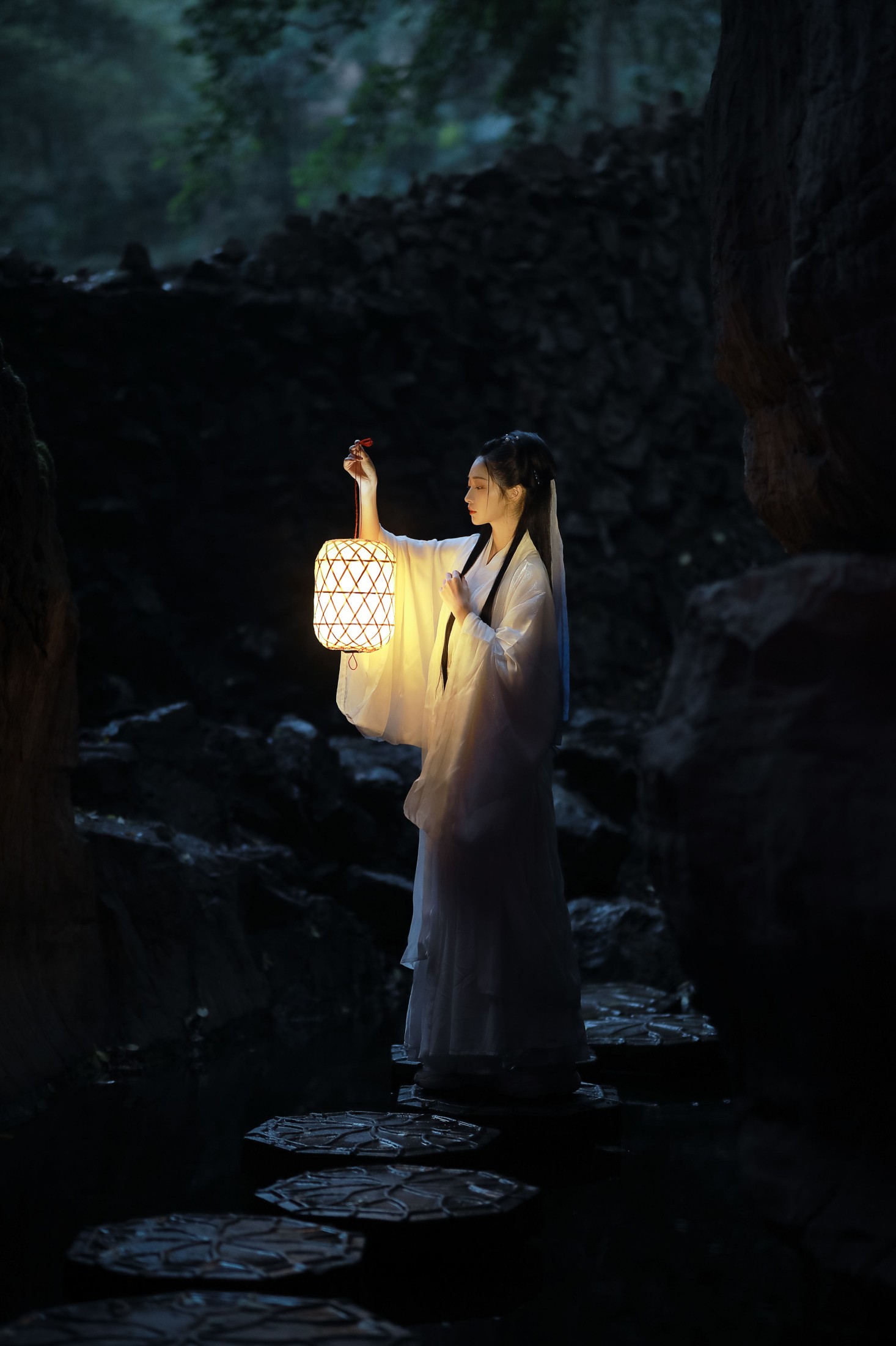 小呆同学 – 《风雨夜归人》[24P]