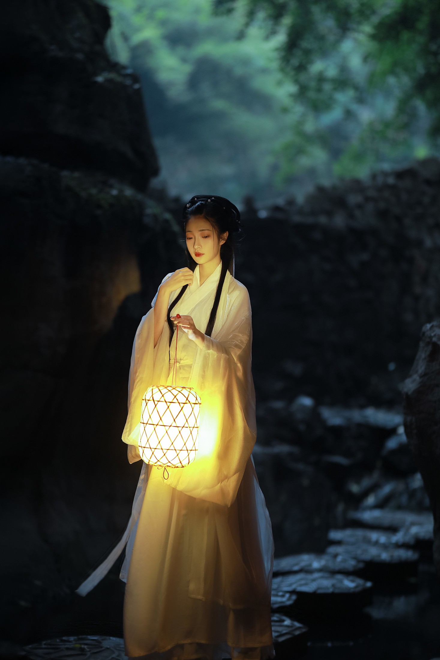 小呆同学 – 《风雨夜归人》[24P]