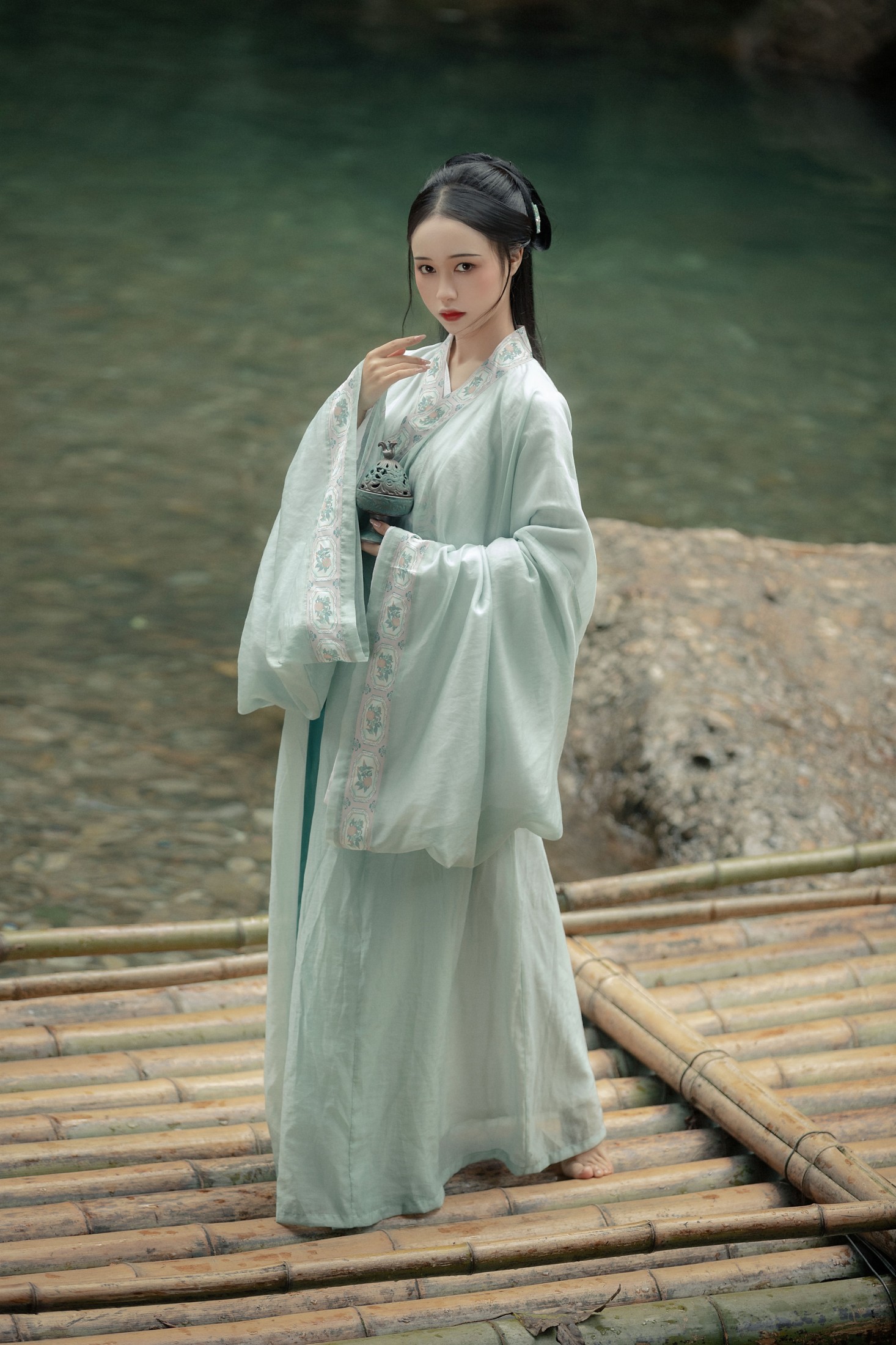 梨一依 – 《轻舟》[21P]