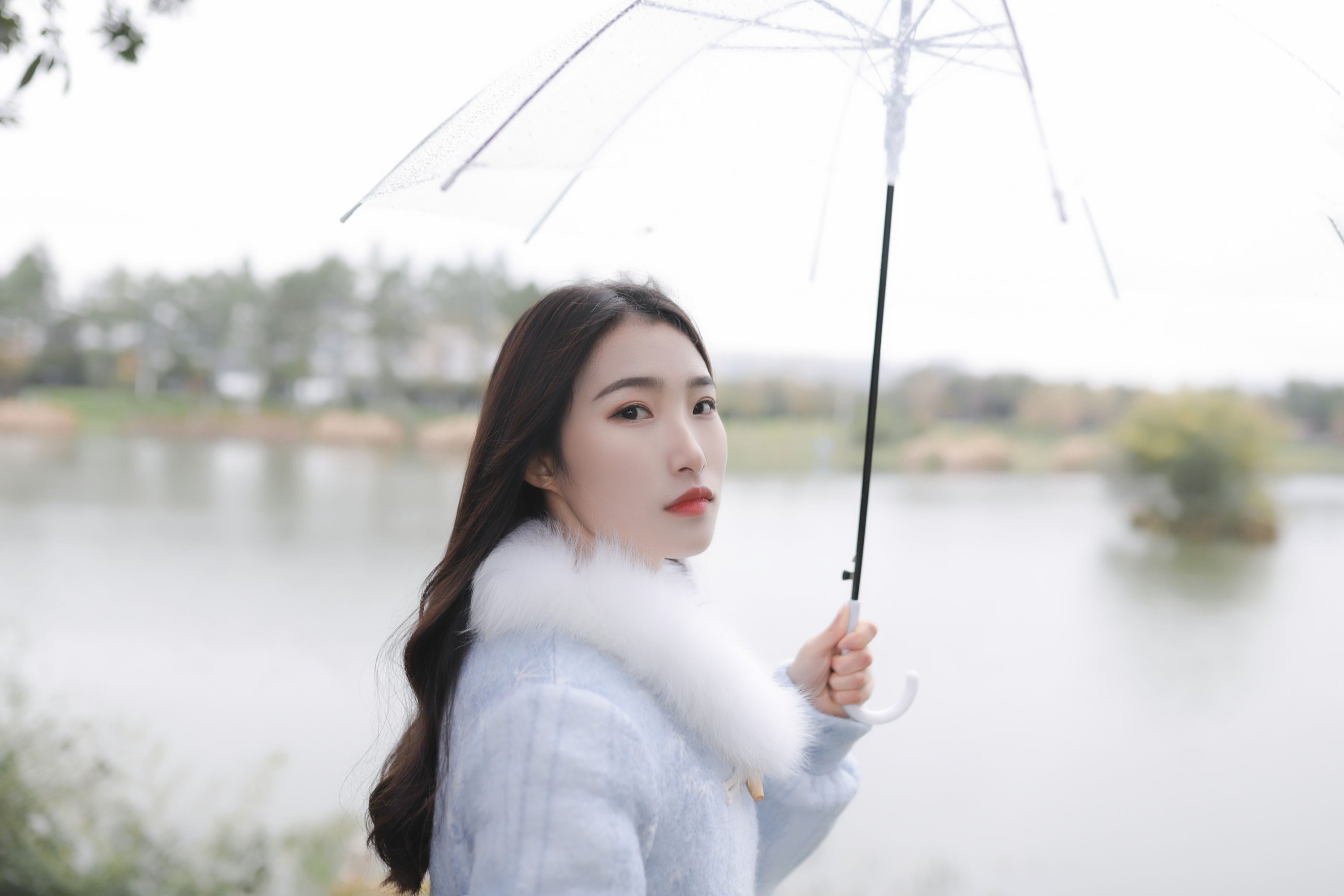 芸芸 – 《蓝色阴雨》[22P]