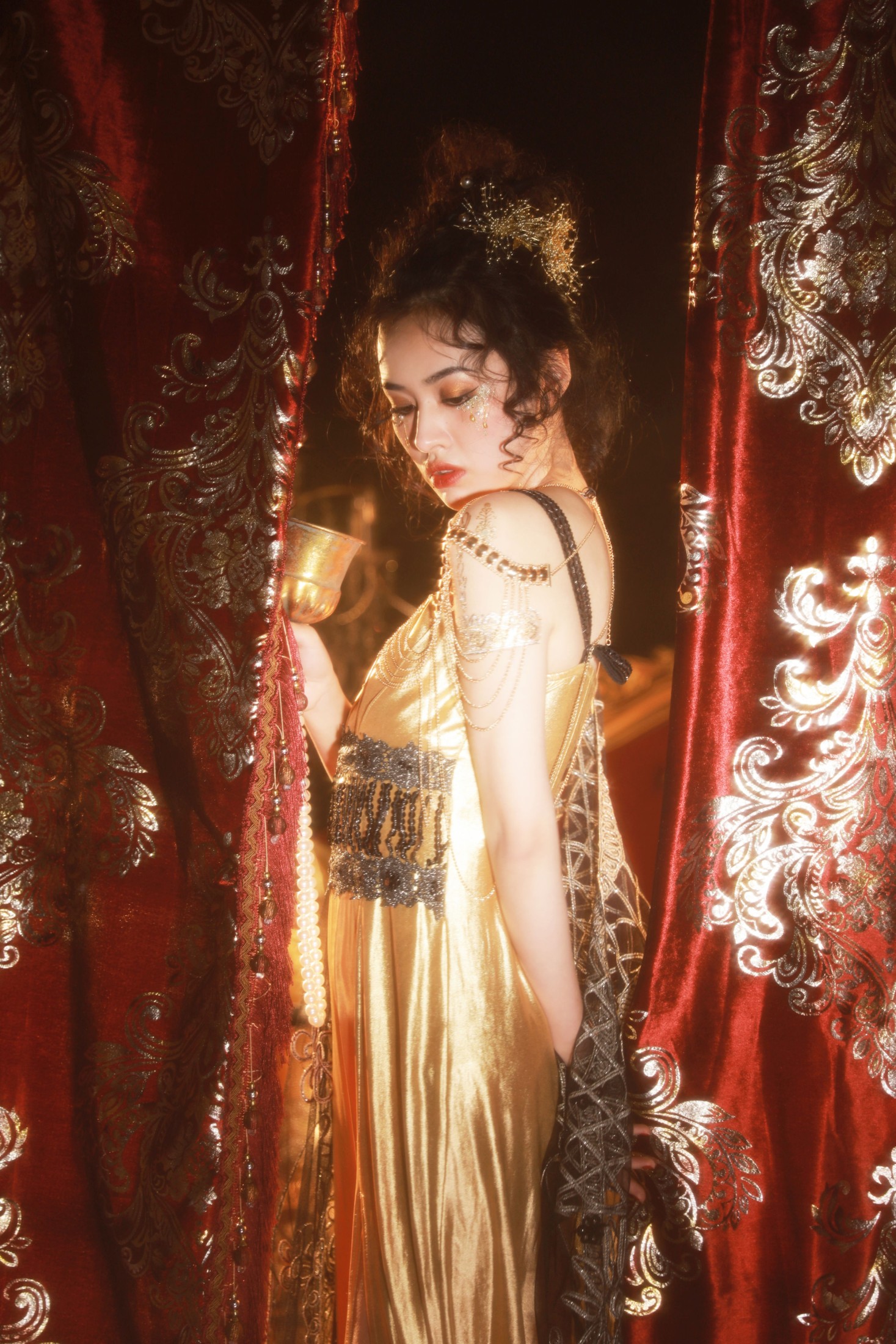 相泽希子 – 《纸醉金迷》[41P]