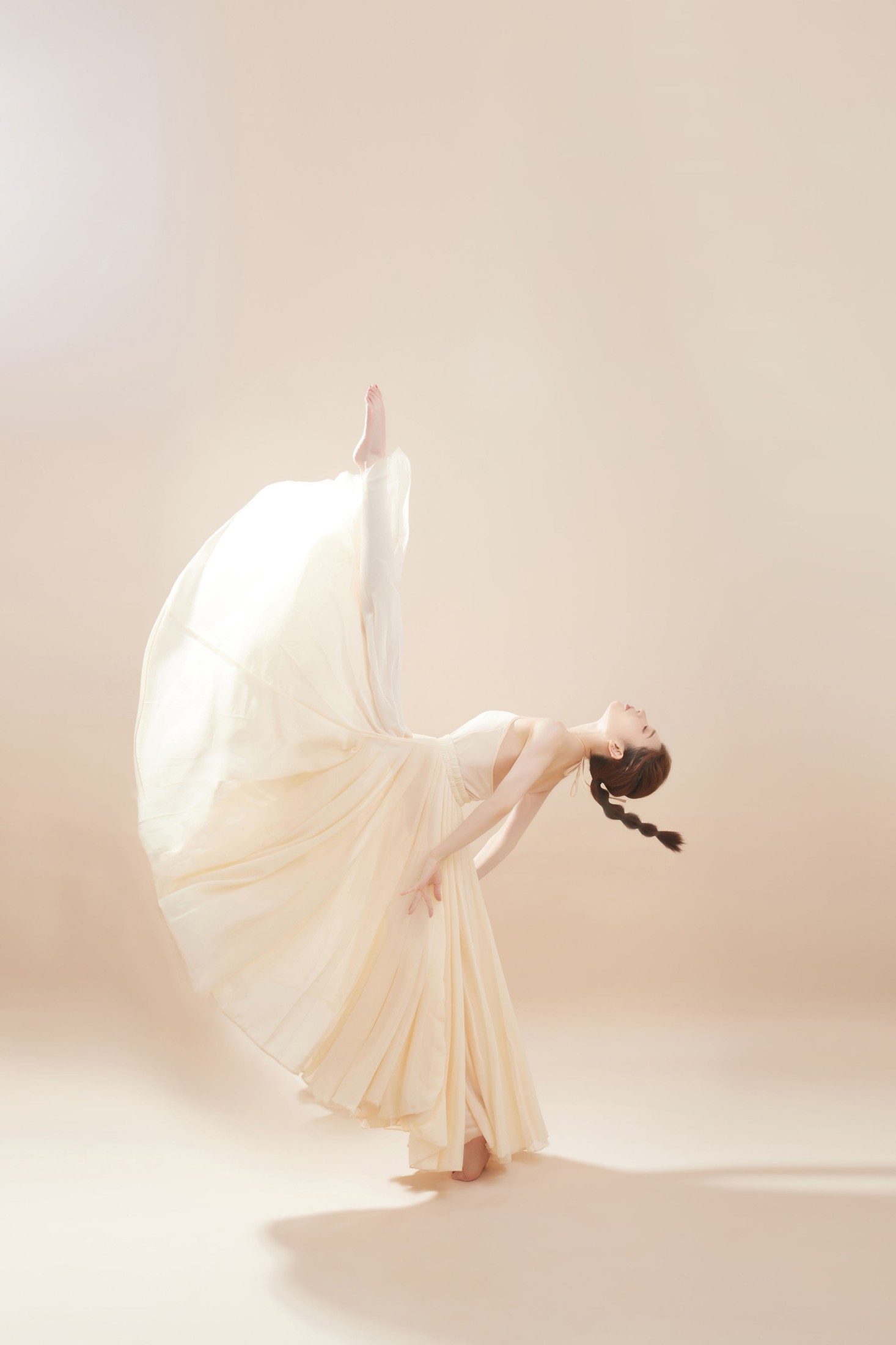 傲娇君 – 《纱裙》[22P]