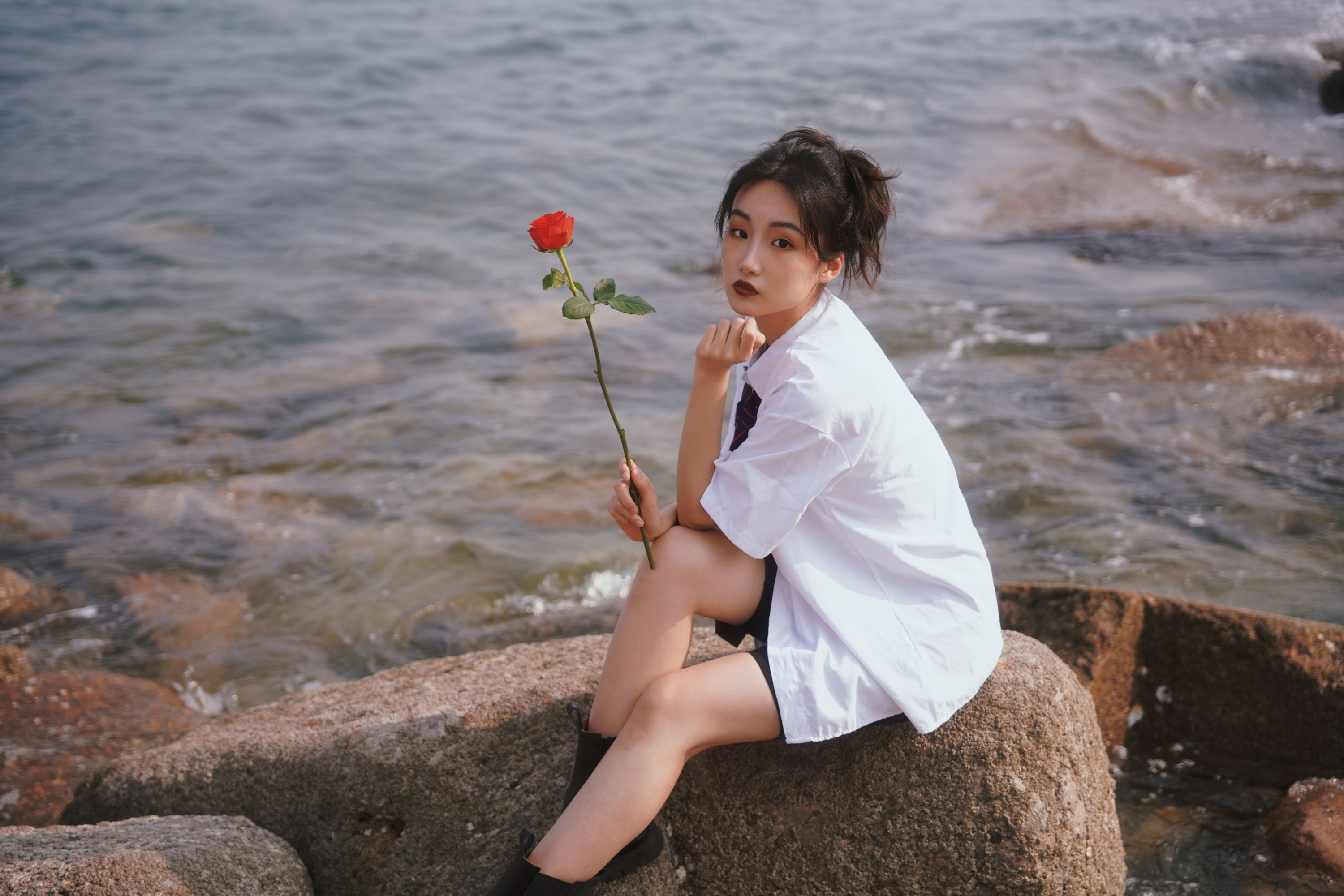 馨馨 – 《玫瑰的盛夏》[24P]