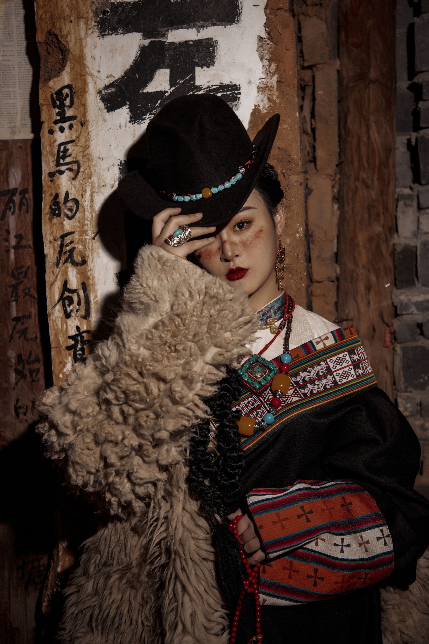 琳琳 – 《藏服》[26P]