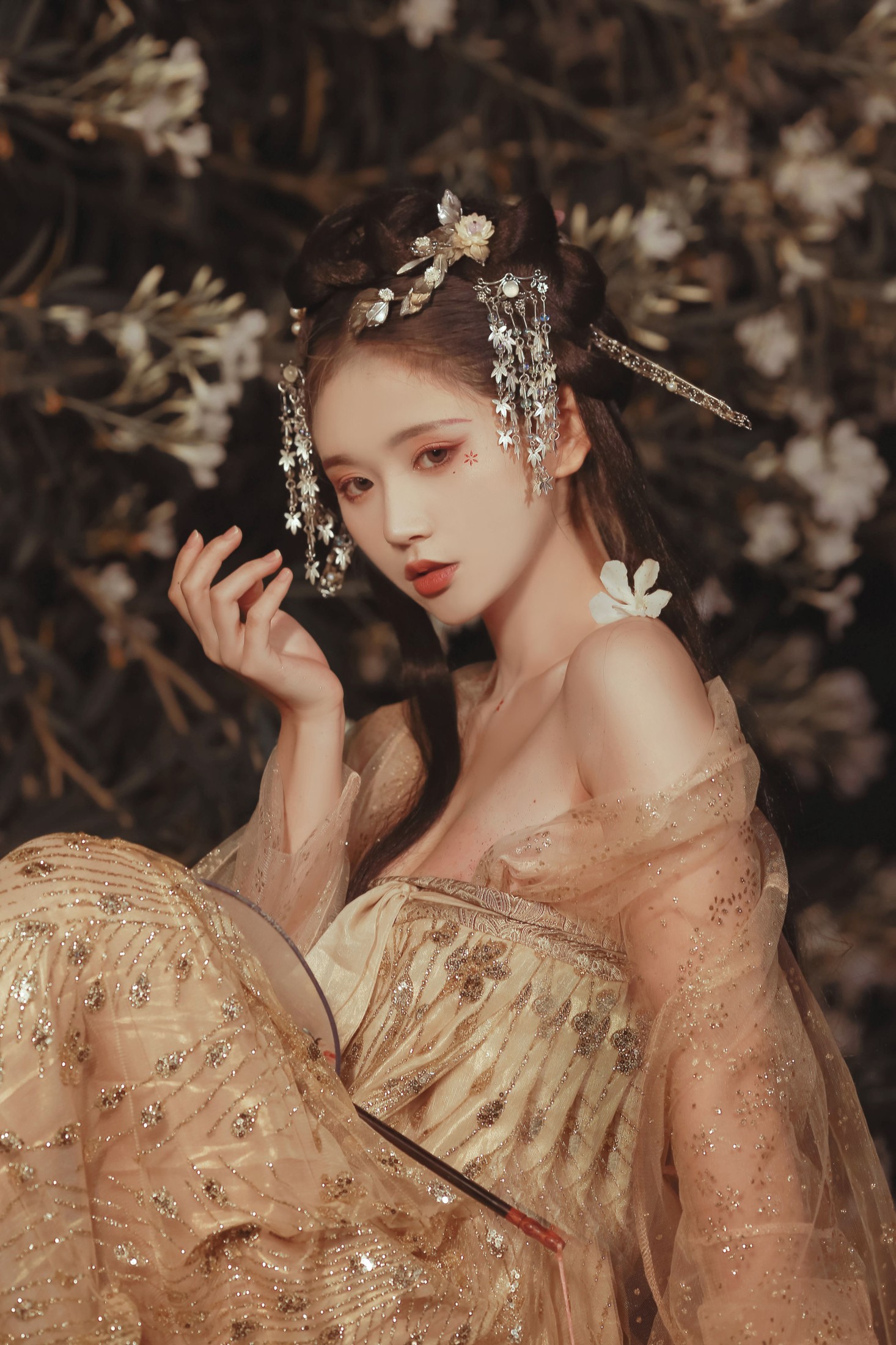 奶文文 – 《满身花影倩人扶》[23P]